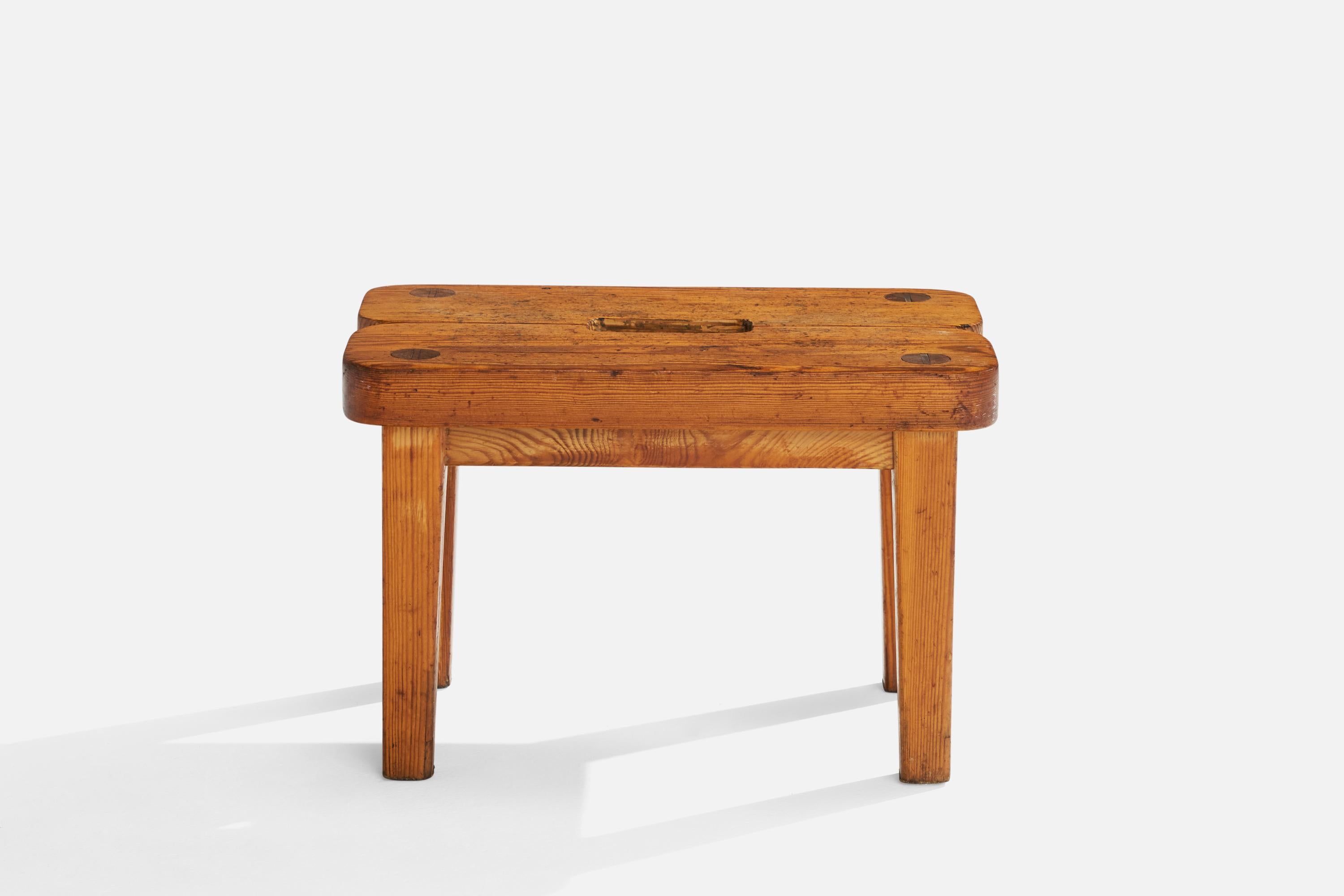 Swedish Designer, Small Stool, Pine, Sweden, 1940s In Good Condition For Sale In High Point, NC