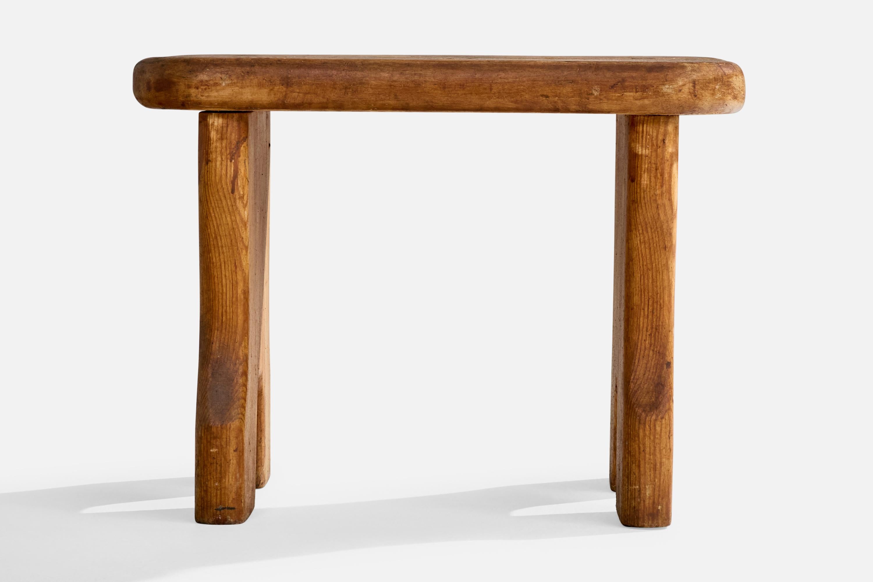 Schwedischer Designer, kleiner Hocker, Kiefernholz, Schweden, 1940er Jahre im Zustand „Gut“ im Angebot in High Point, NC