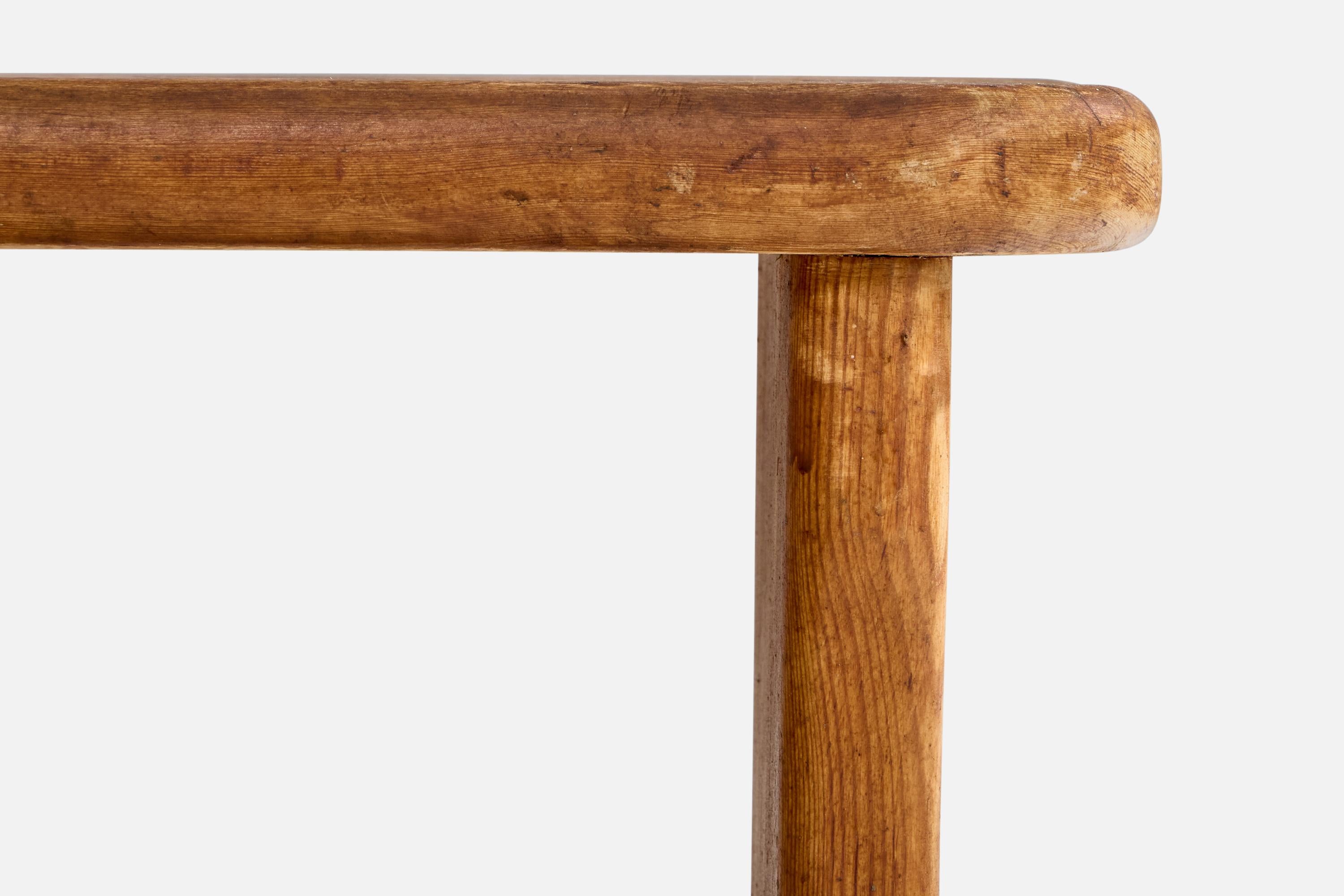 Schwedischer Designer, kleiner Hocker, Kiefernholz, Schweden, 1940er Jahre (Mitte des 20. Jahrhunderts) im Angebot