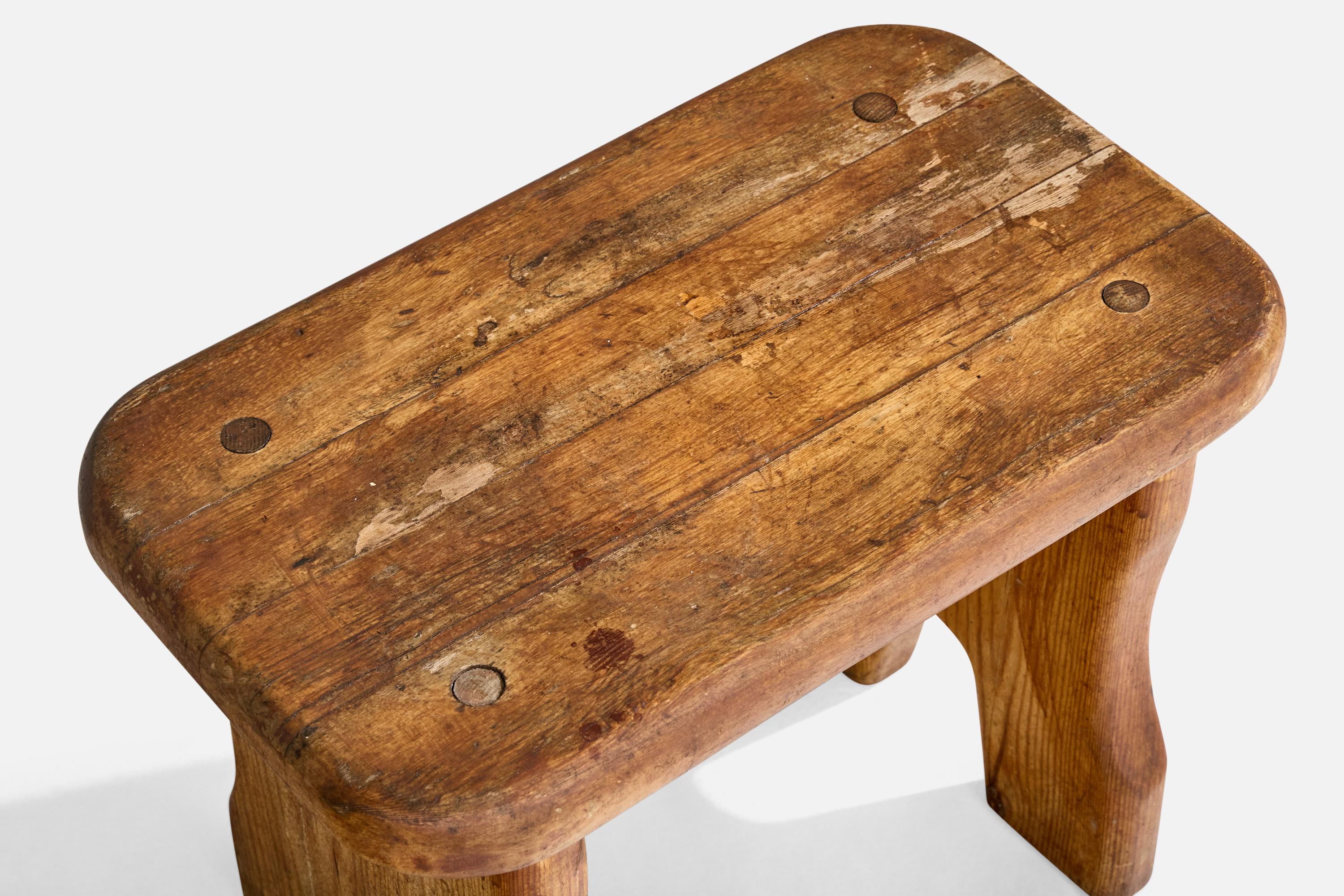 Schwedischer Designer, kleiner Hocker, Kiefernholz, Schweden, 1940er Jahre im Angebot 2