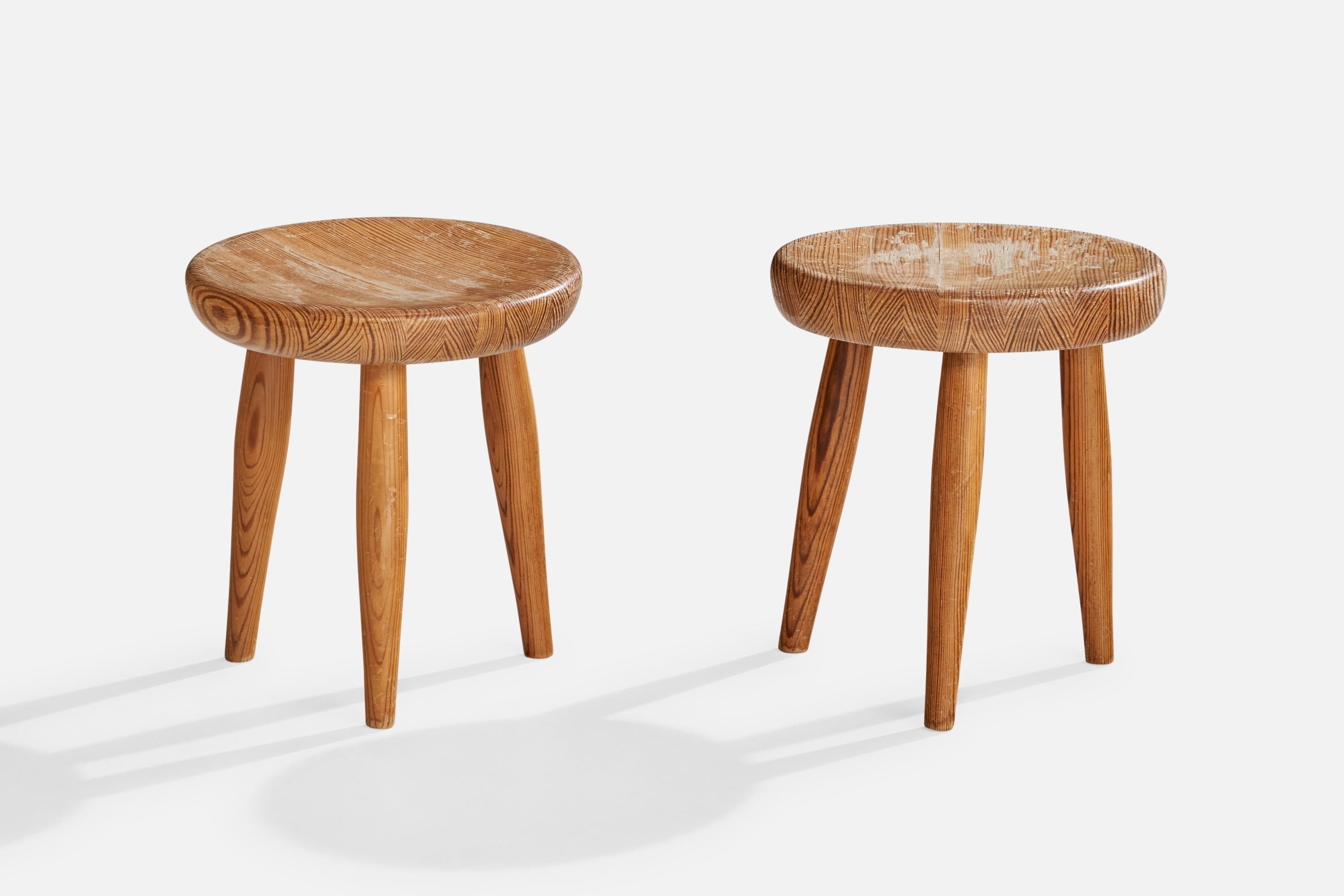 Suédois Designer suédois, petits tabourets, pin, Suède, années 1970 en vente