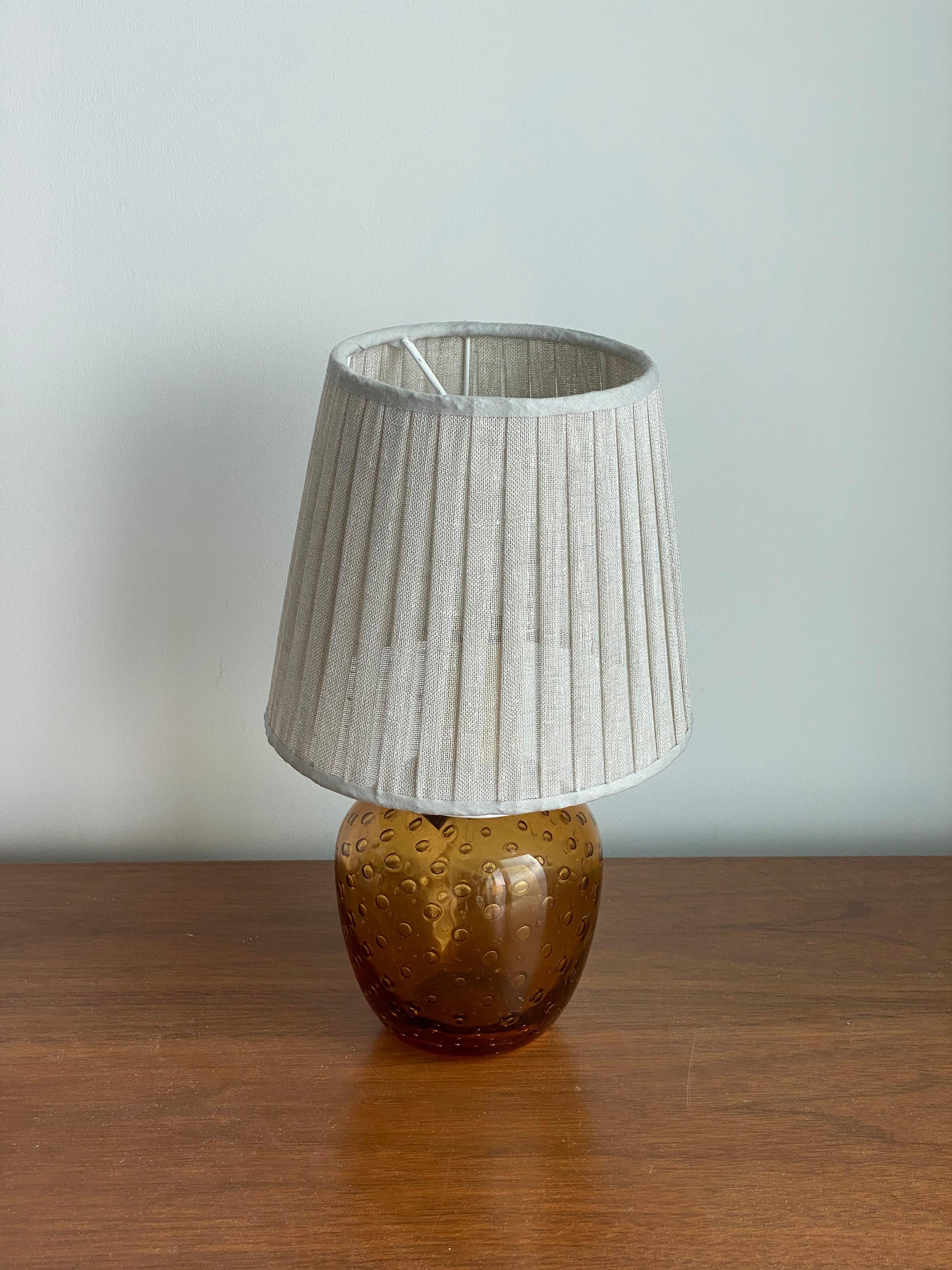 A small table lamp. Base in blown glass.

 