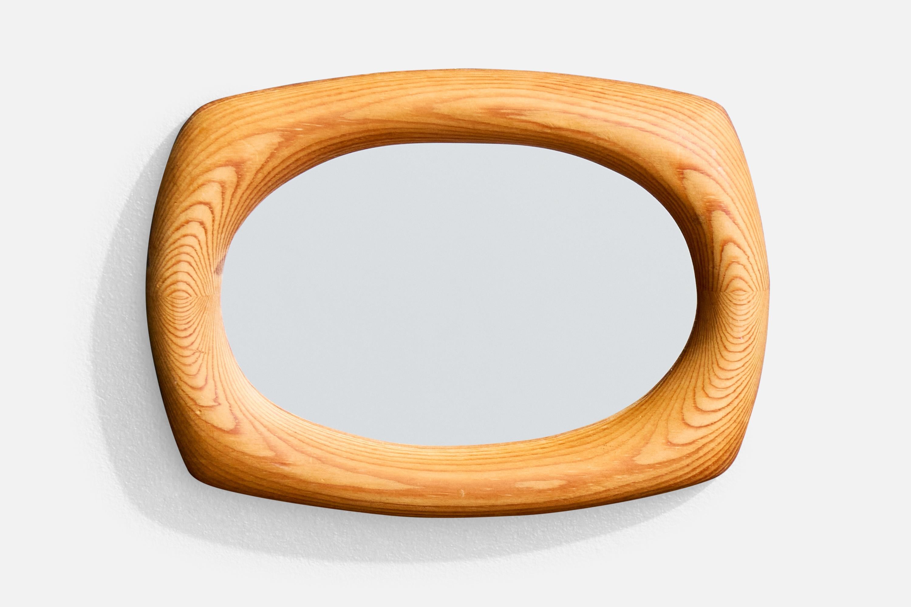 A small carved pine wall mirror designed and produced in Sweden, c. 1970s.

Overall Dimensions (inches): 5.25