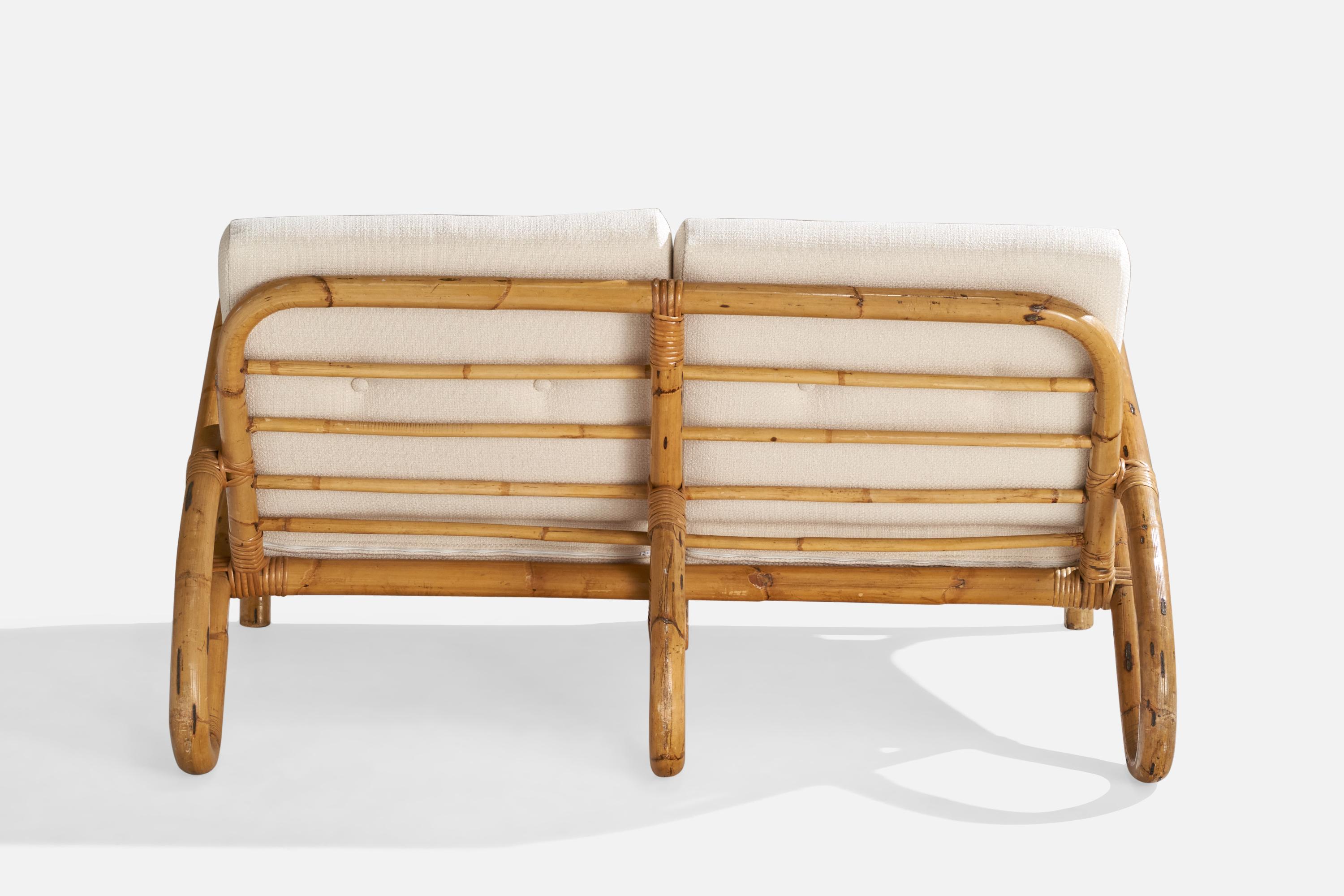 Canapé de designer suédois, bambou, rotin, tissu, Suède, années 1950 Bon état - En vente à High Point, NC
