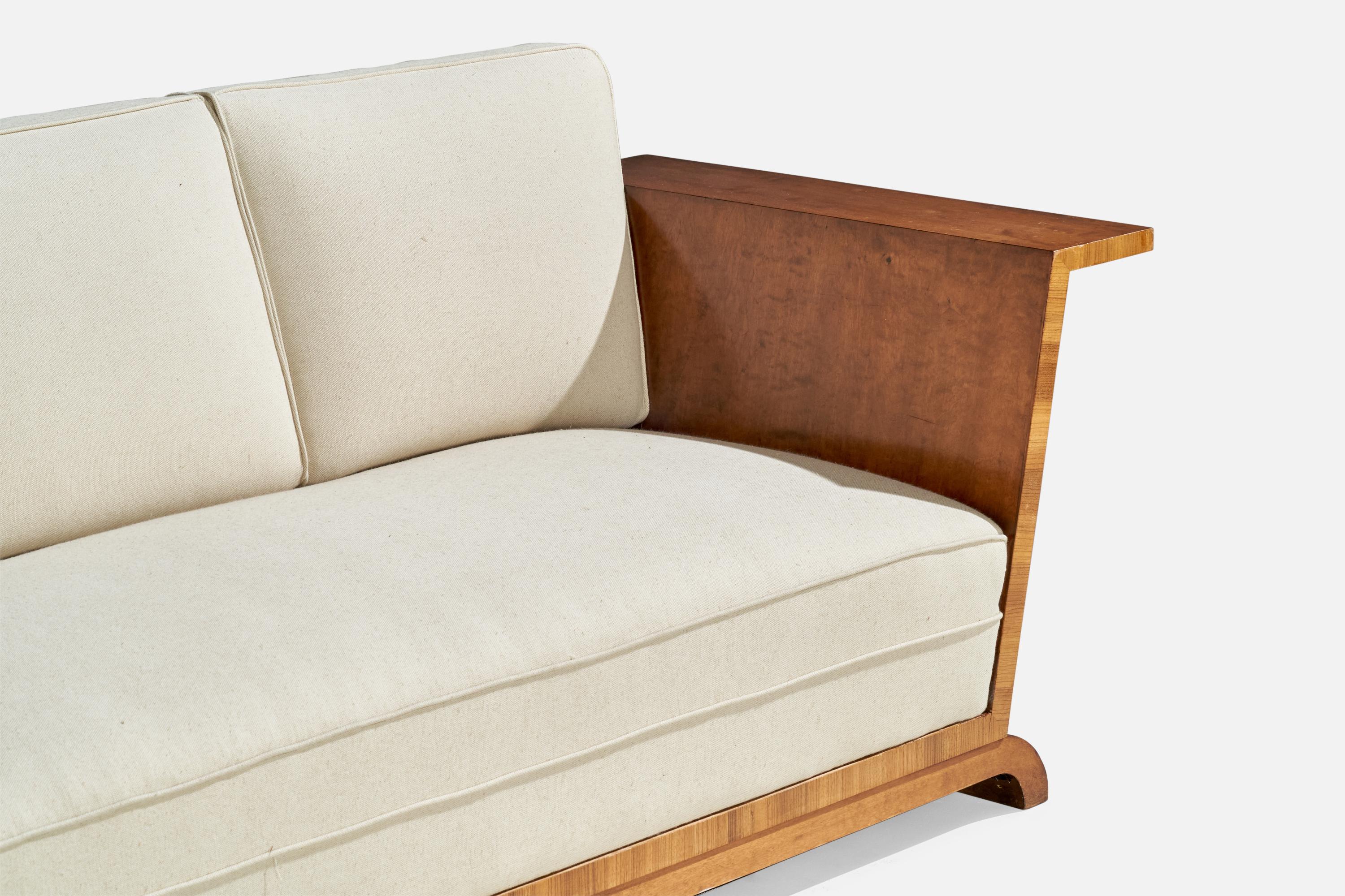 Designer suédois, canapé, bouleau, bois de zèbre, tissu, Suède, années 1930 Bon état - En vente à High Point, NC