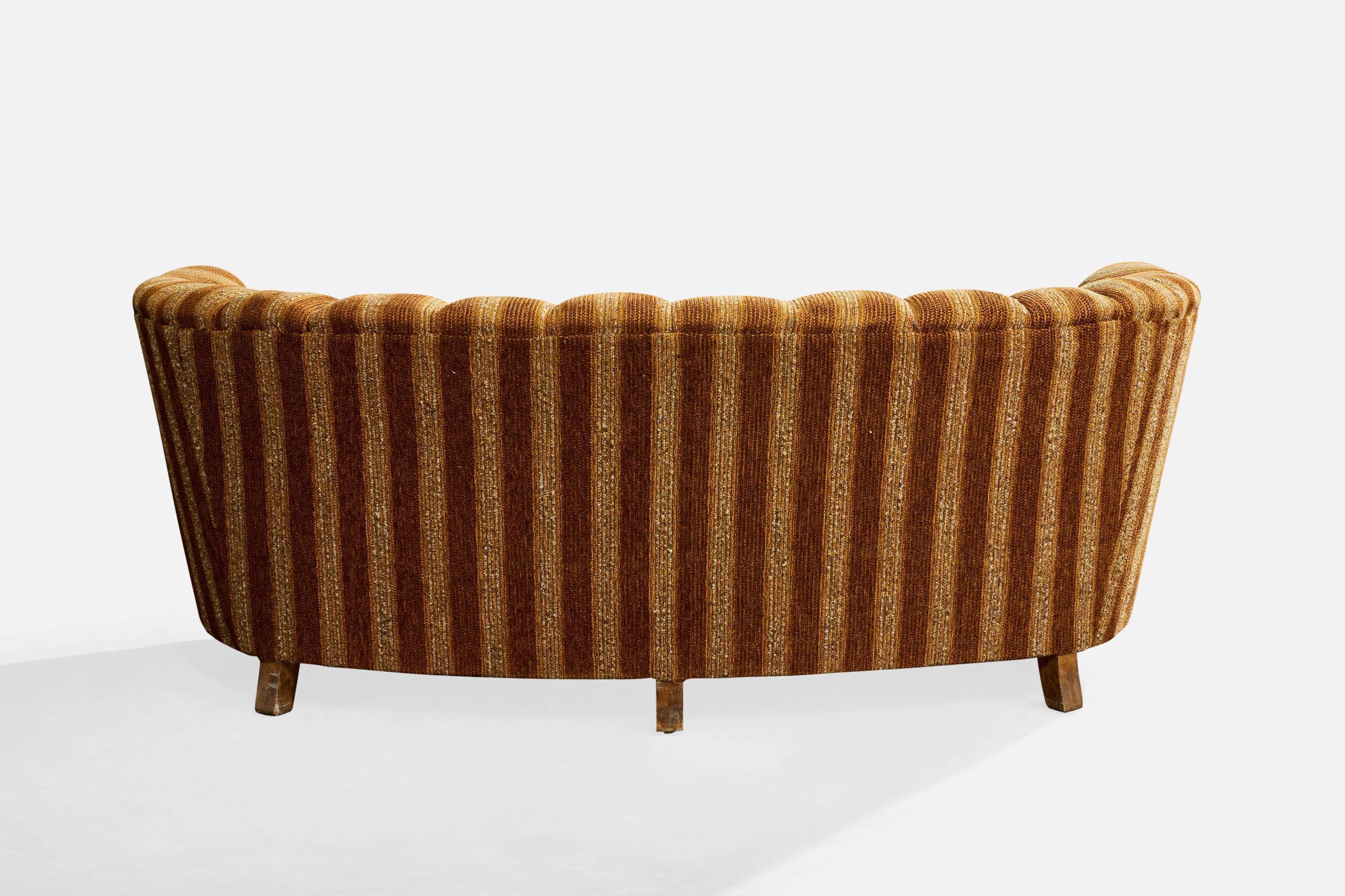 Diseñador sueco, Sofá, Tela, Madera, Suecia, Años 1940 en Bastante bueno estado para la venta en High Point, NC