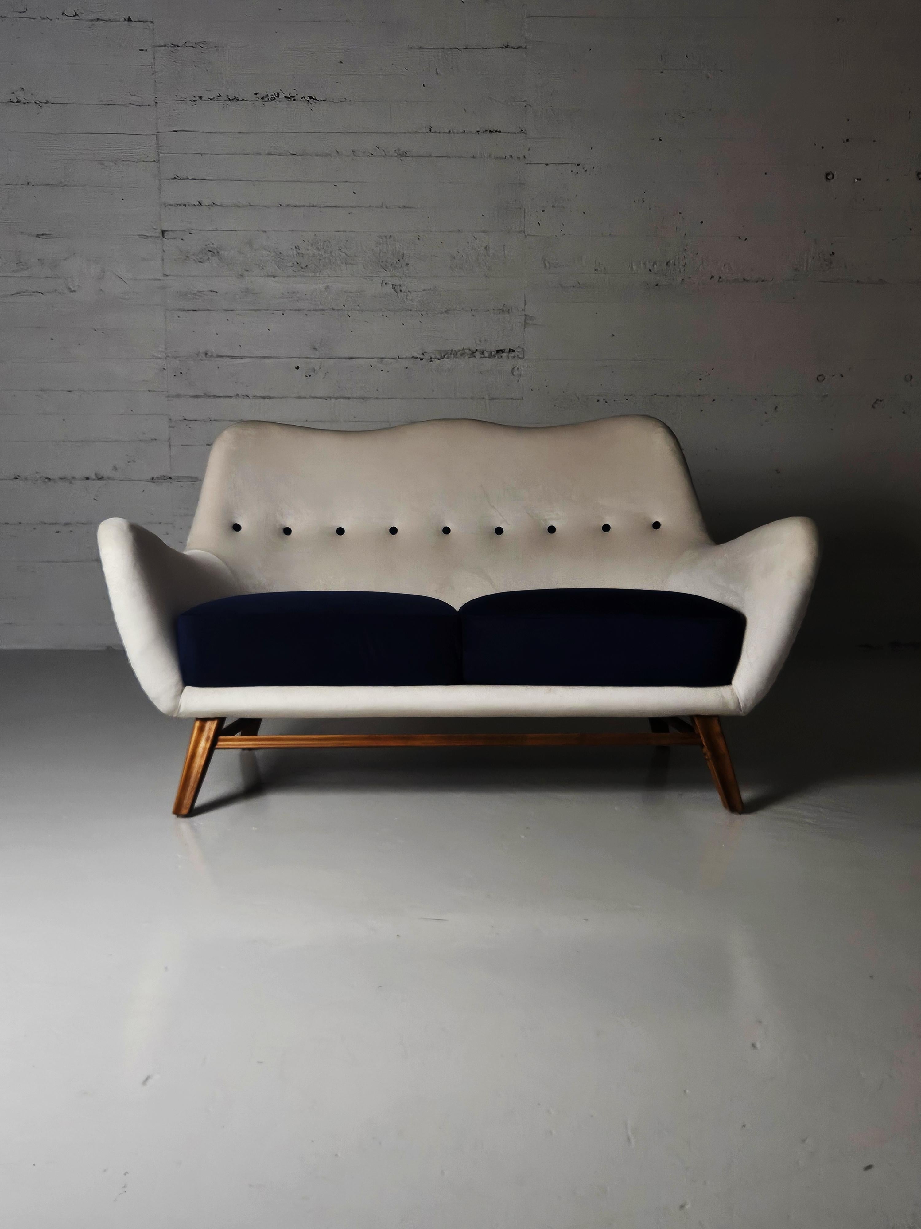 Schwedisches Designersofa aus den 1940er Jahren (Skandinavische Moderne)