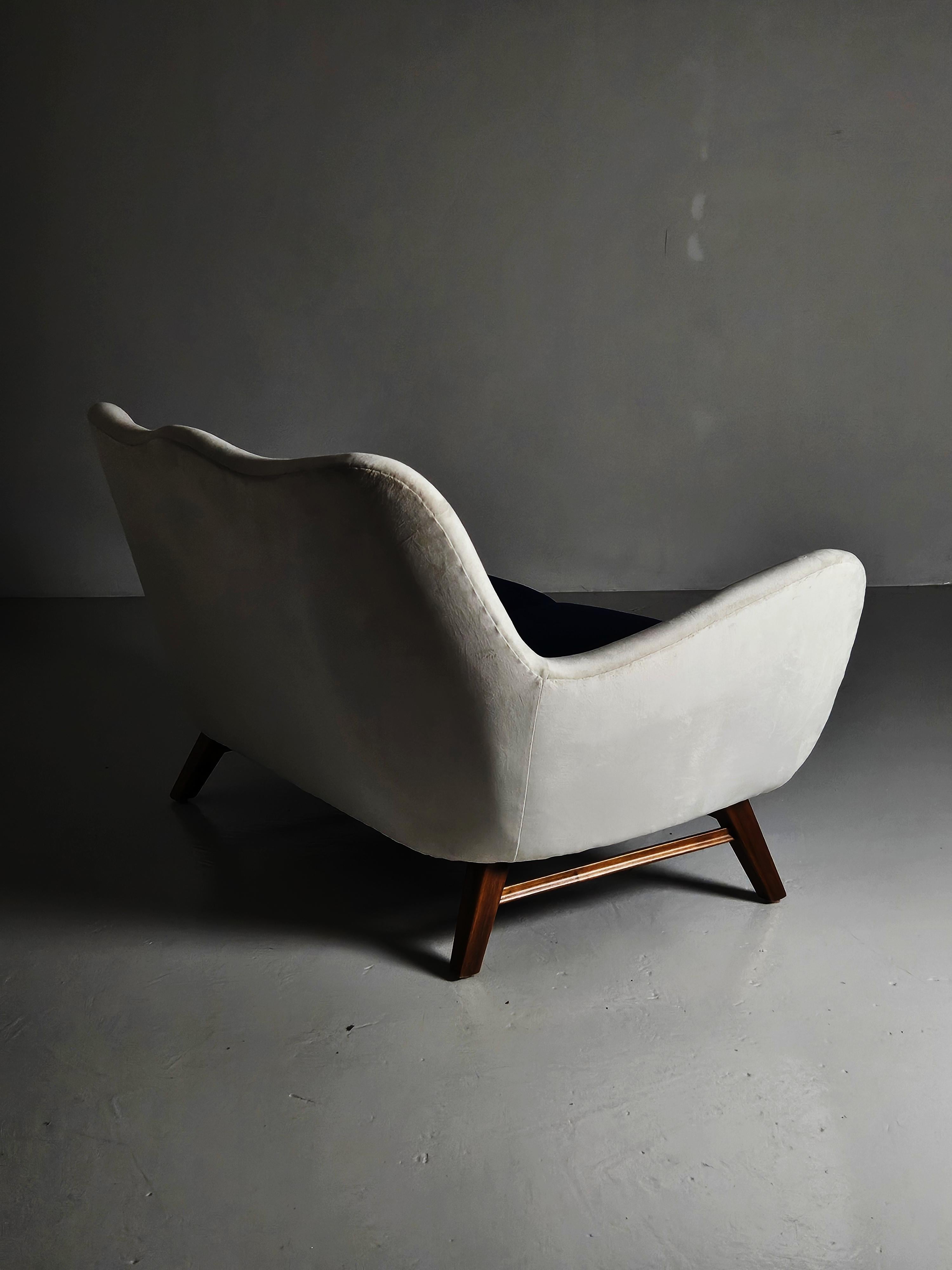 Schwedisches Designersofa aus den 1940er Jahren im Zustand „Gut“ in Eskilstuna, SE