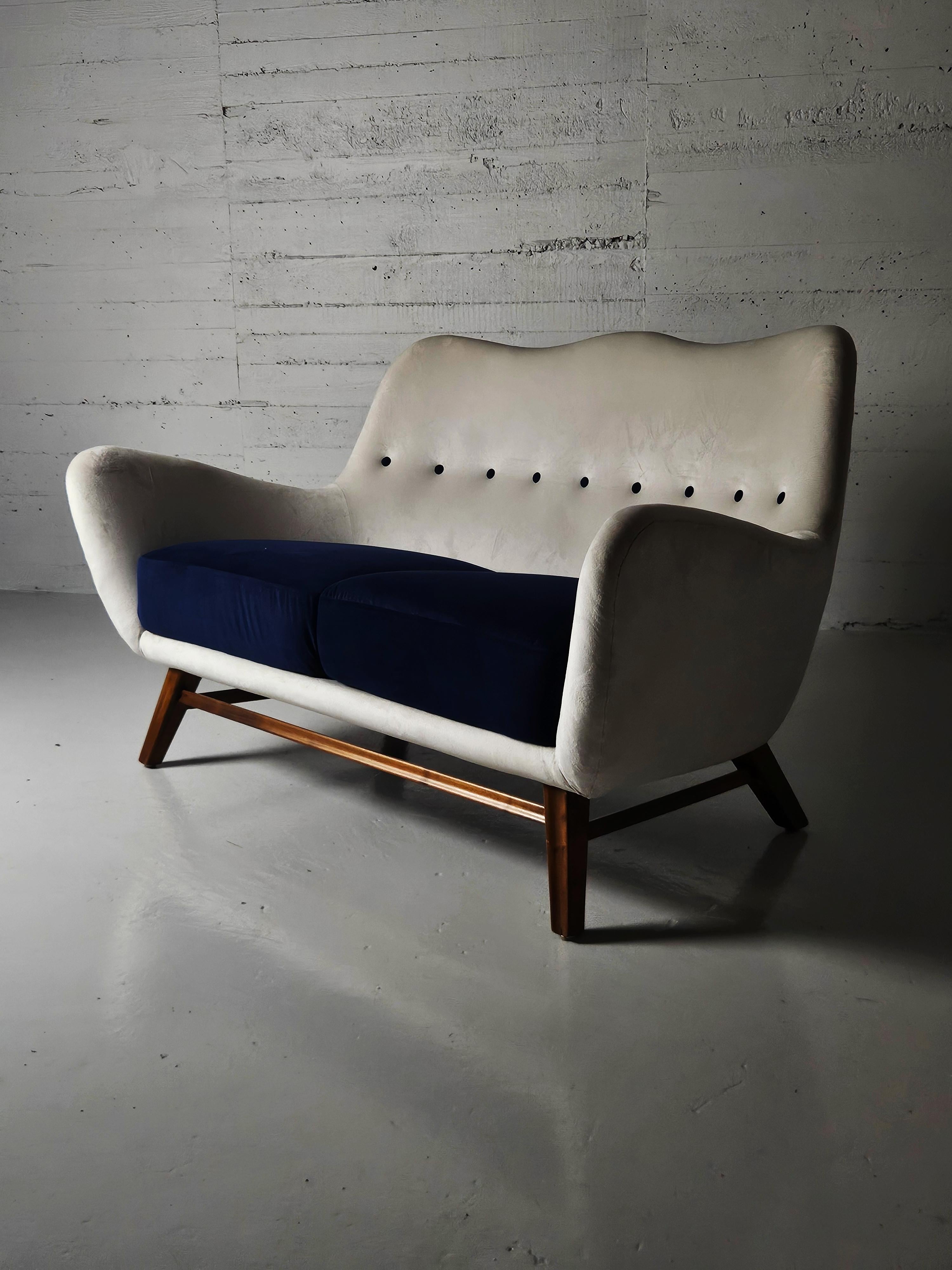 Schwedisches Designersofa aus den 1940er Jahren 3