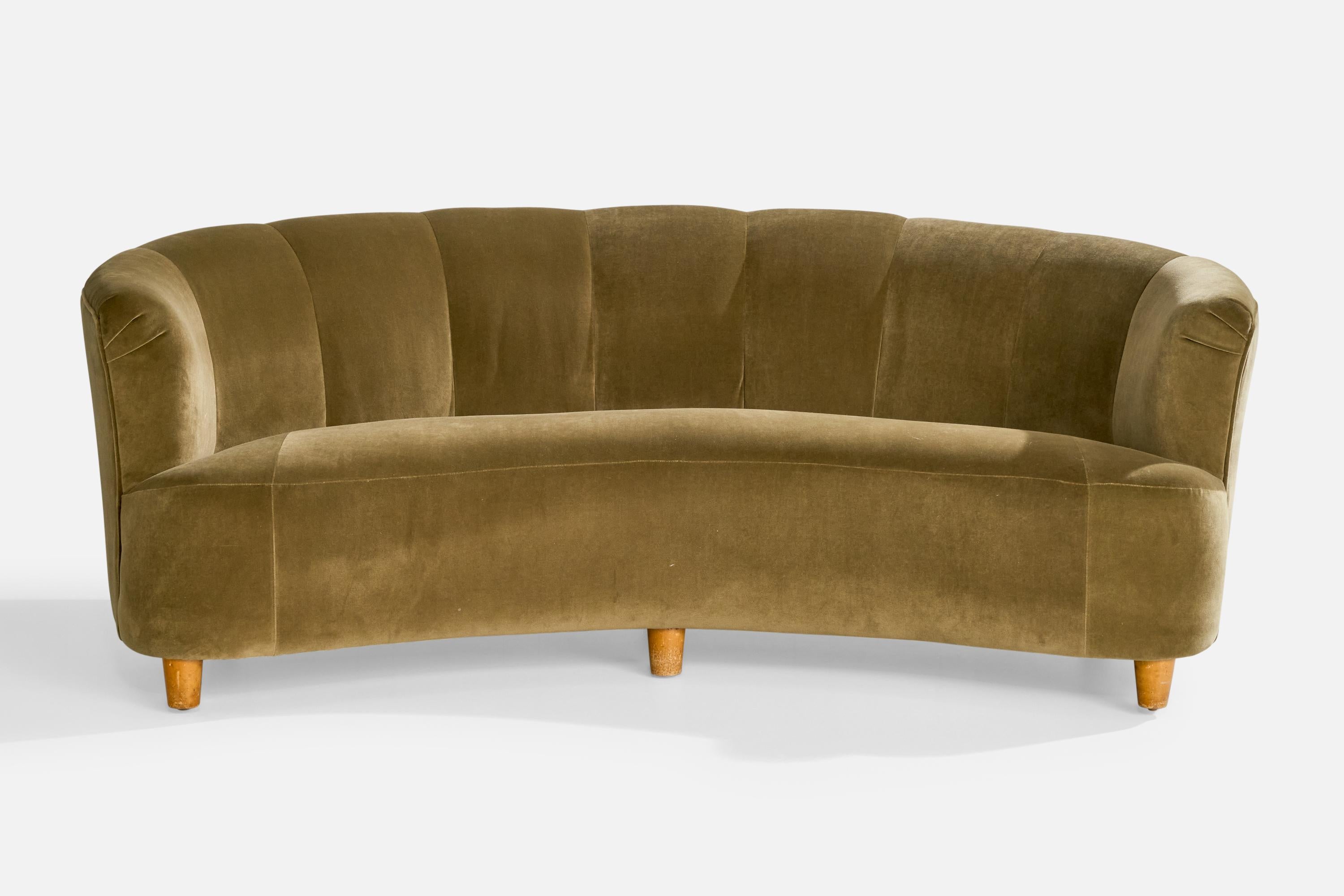 Designer suédois, canapé, velours, bois, Suède, années 1940 Bon état - En vente à High Point, NC