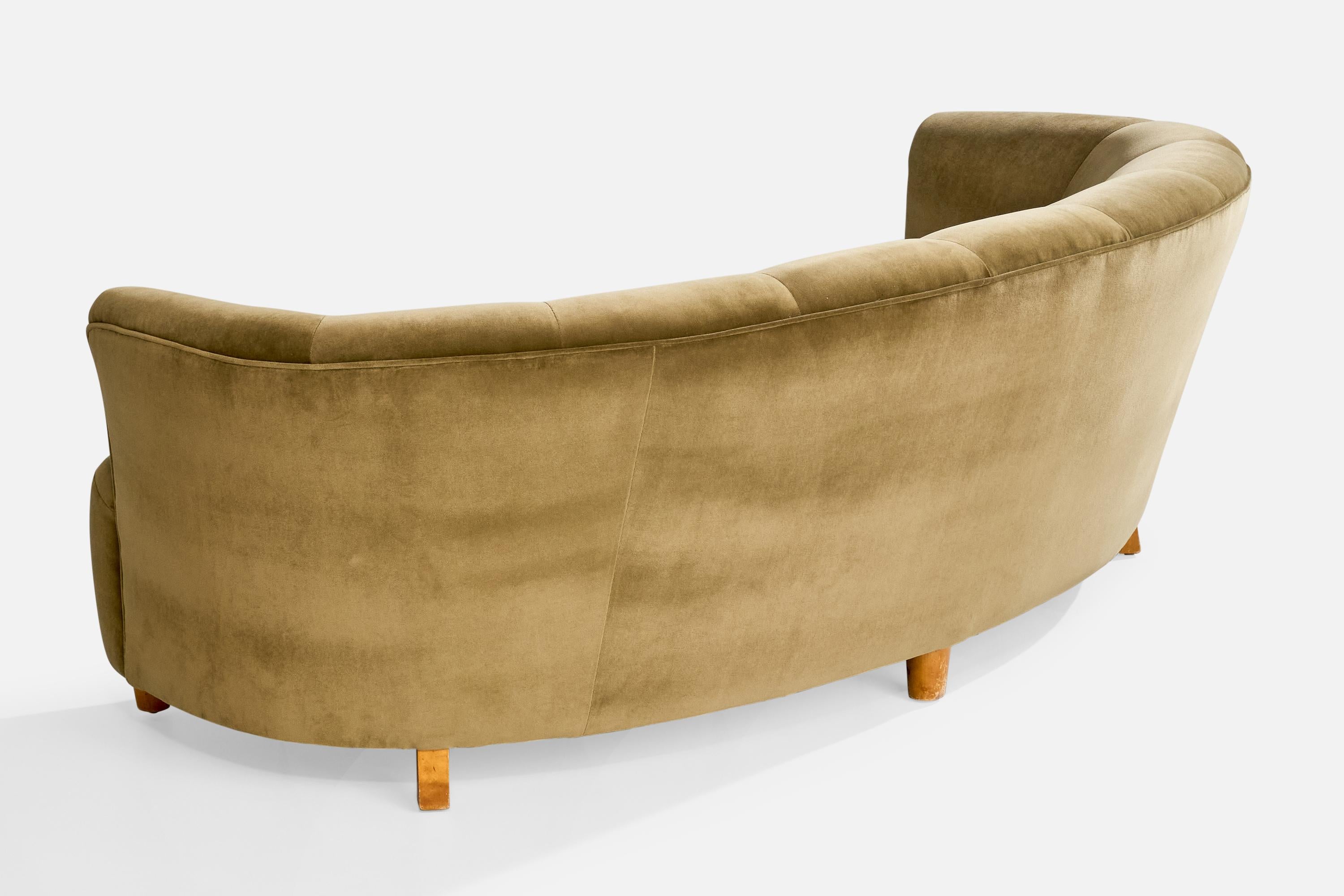 Milieu du XXe siècle Designer suédois, canapé, velours, bois, Suède, années 1940 en vente