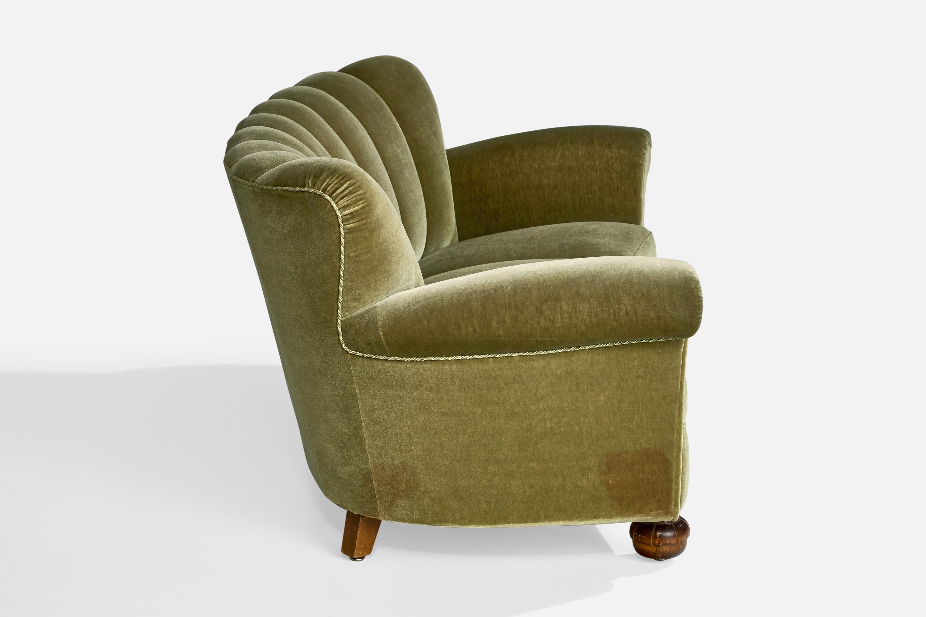Milieu du XXe siècle Sofa suédois, bois, velours, Suède, années 1930 en vente