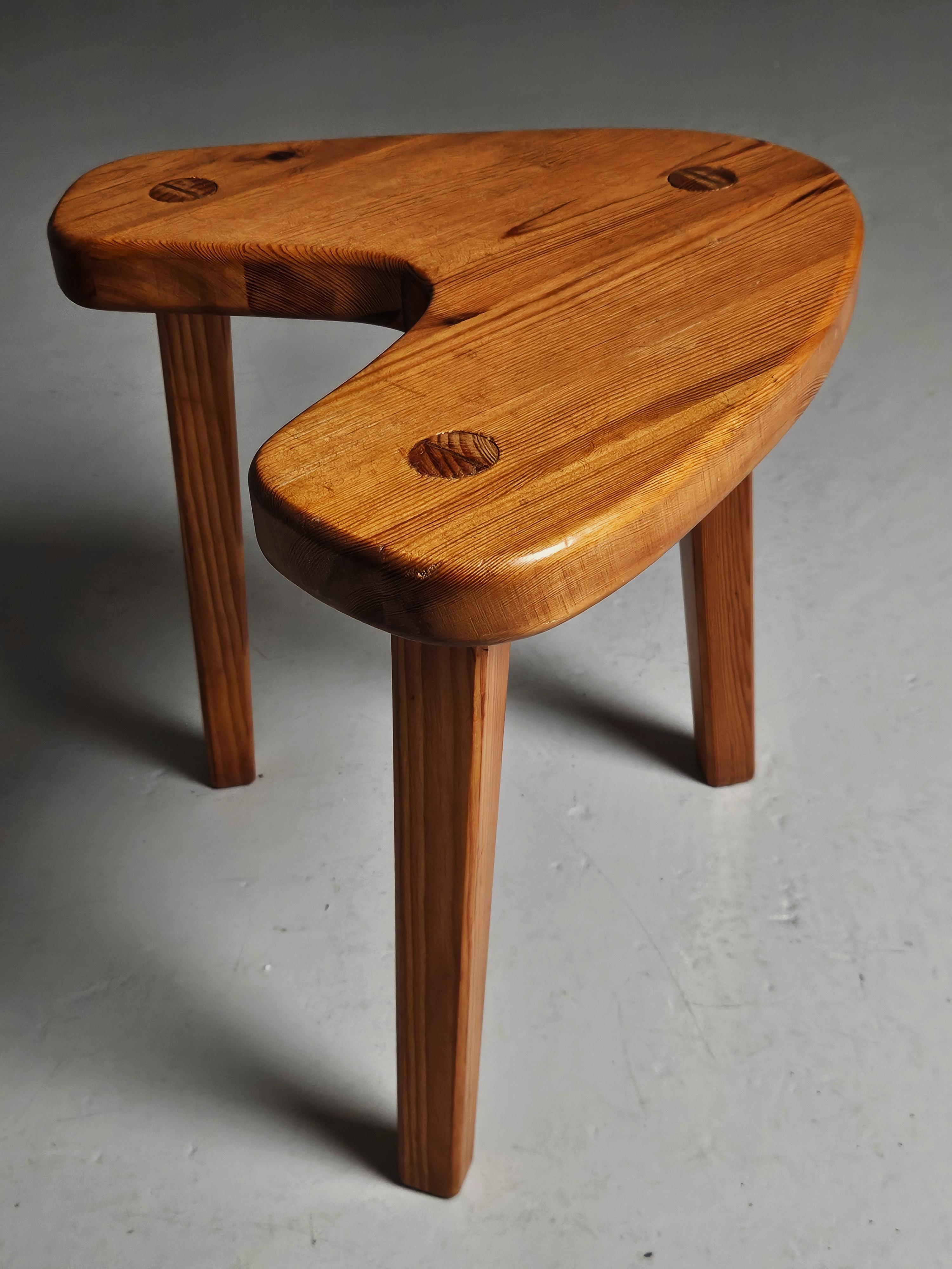 Pine Swedish designer solid pine stool, 1950s For Sale