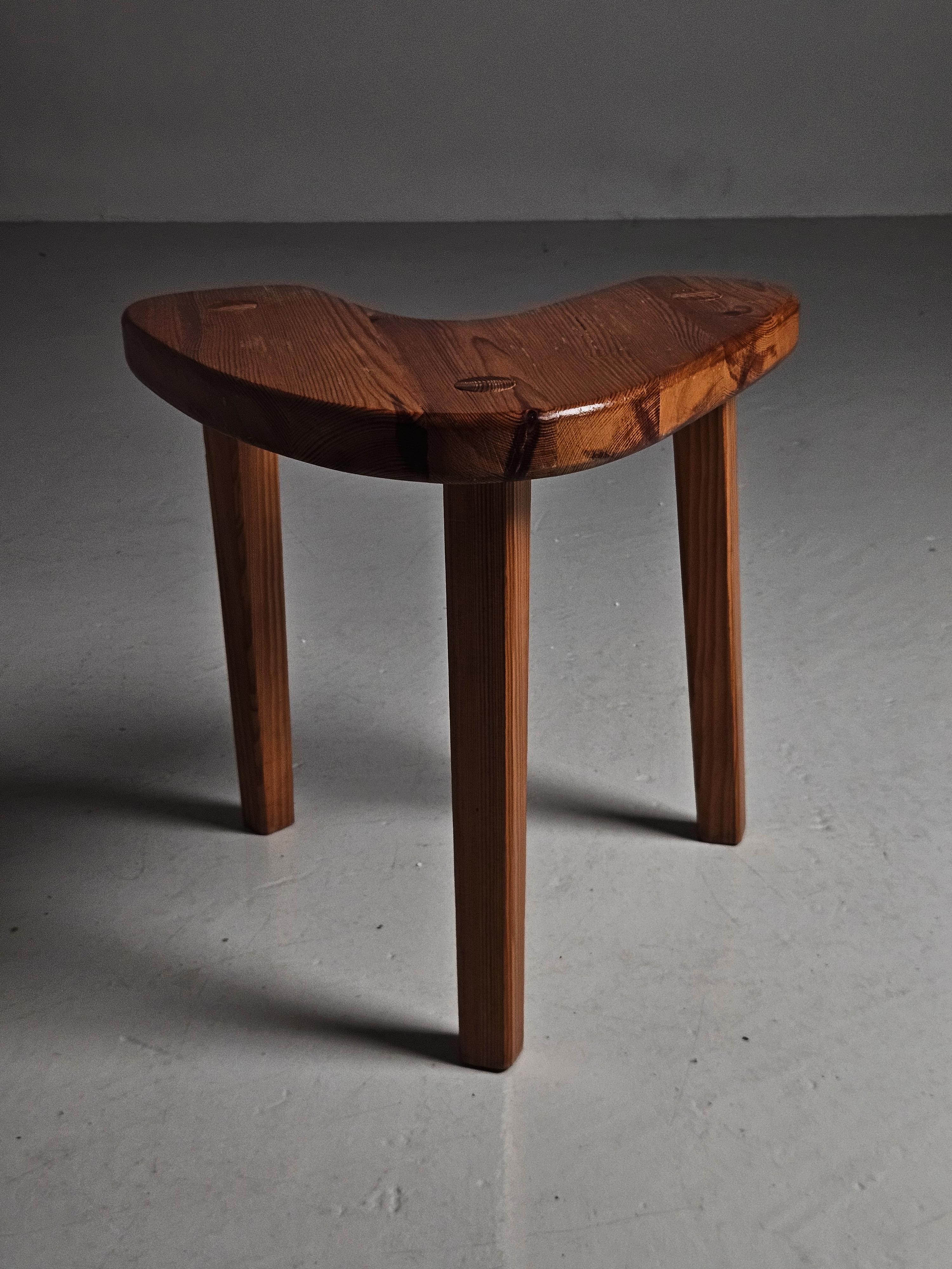 Swedish designer solid pine stool, 1950s For Sale 2