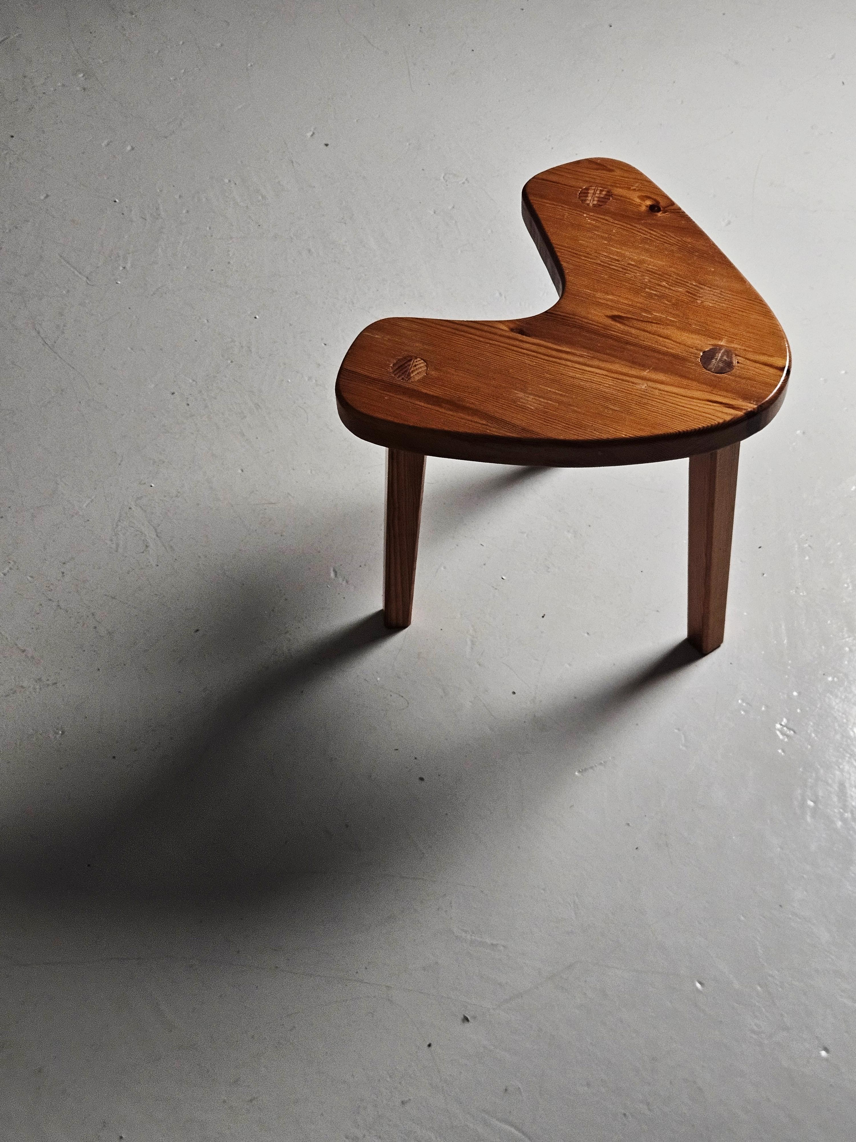 Swedish designer solid pine stool, 1950s For Sale 3