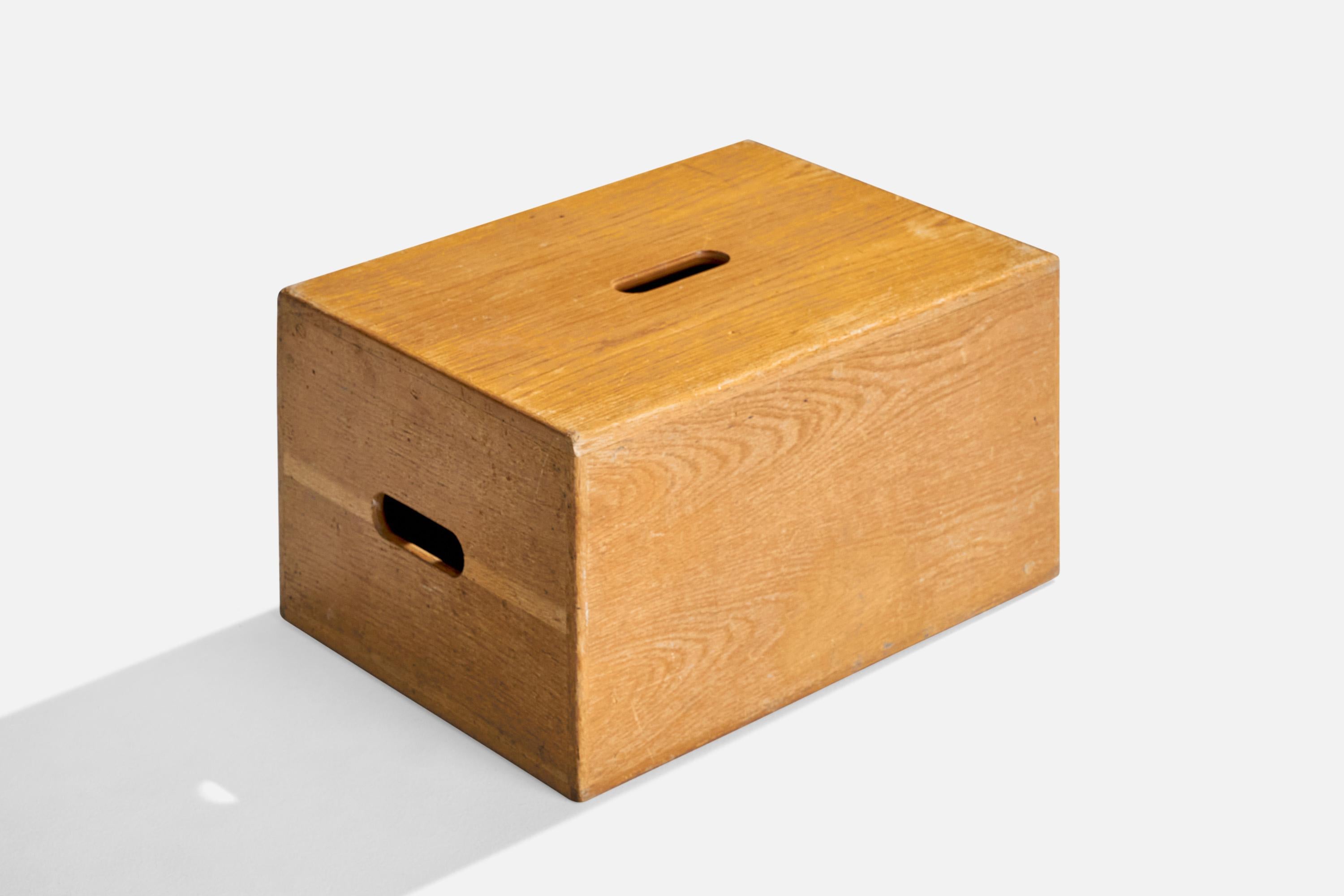 Tabouret en chêne fabriqué en Suède, c. 1950.

