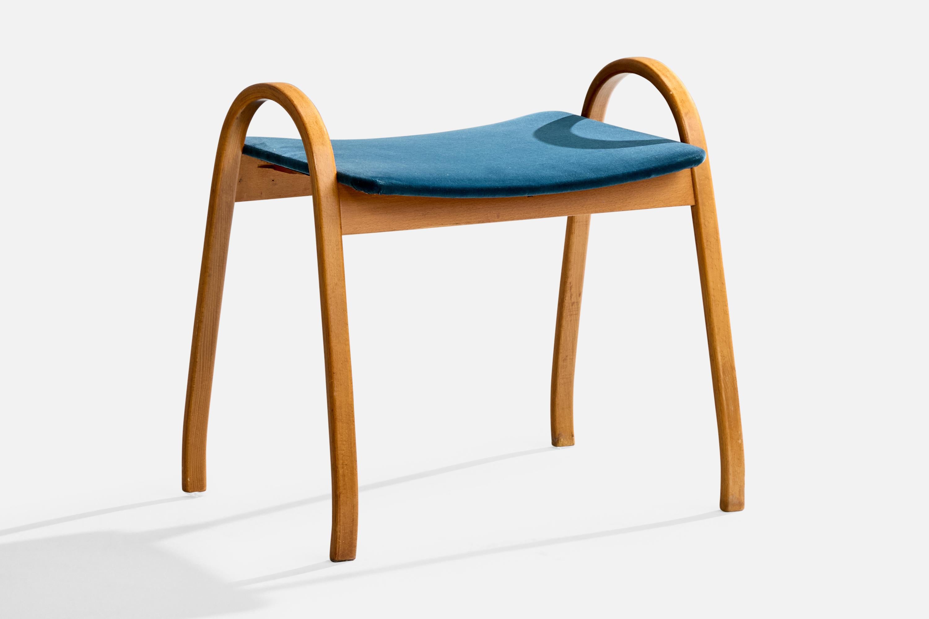 Sgabello in velluto blu e legno curvato, progettato e prodotto in Svezia, anni '50 circa.

Dimensioni complessive (pollici): 20,0 