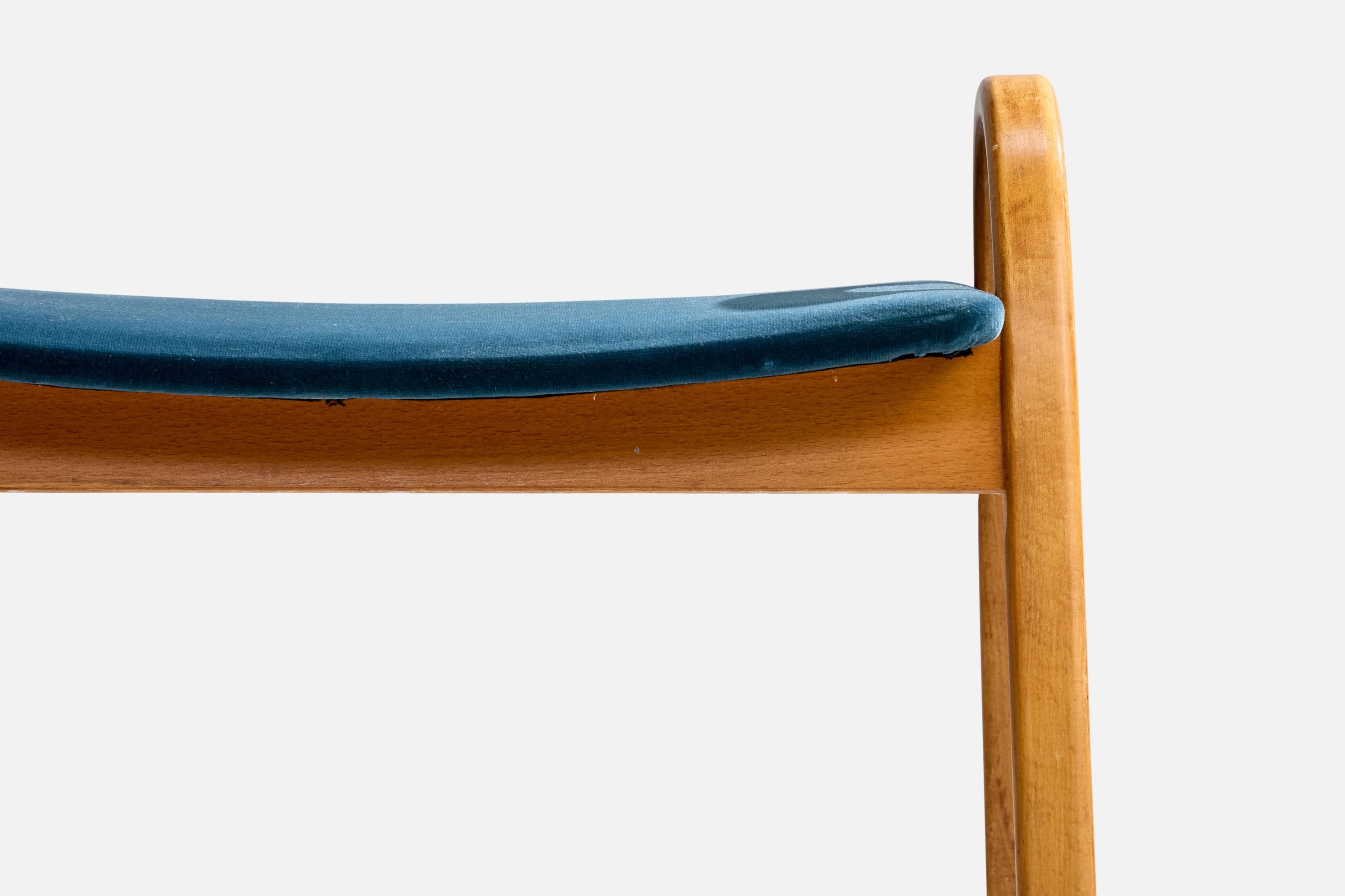 Metà XX secolo Sgabello di design svedese, legno di bengala, velluto, Svezia, anni '50 in vendita