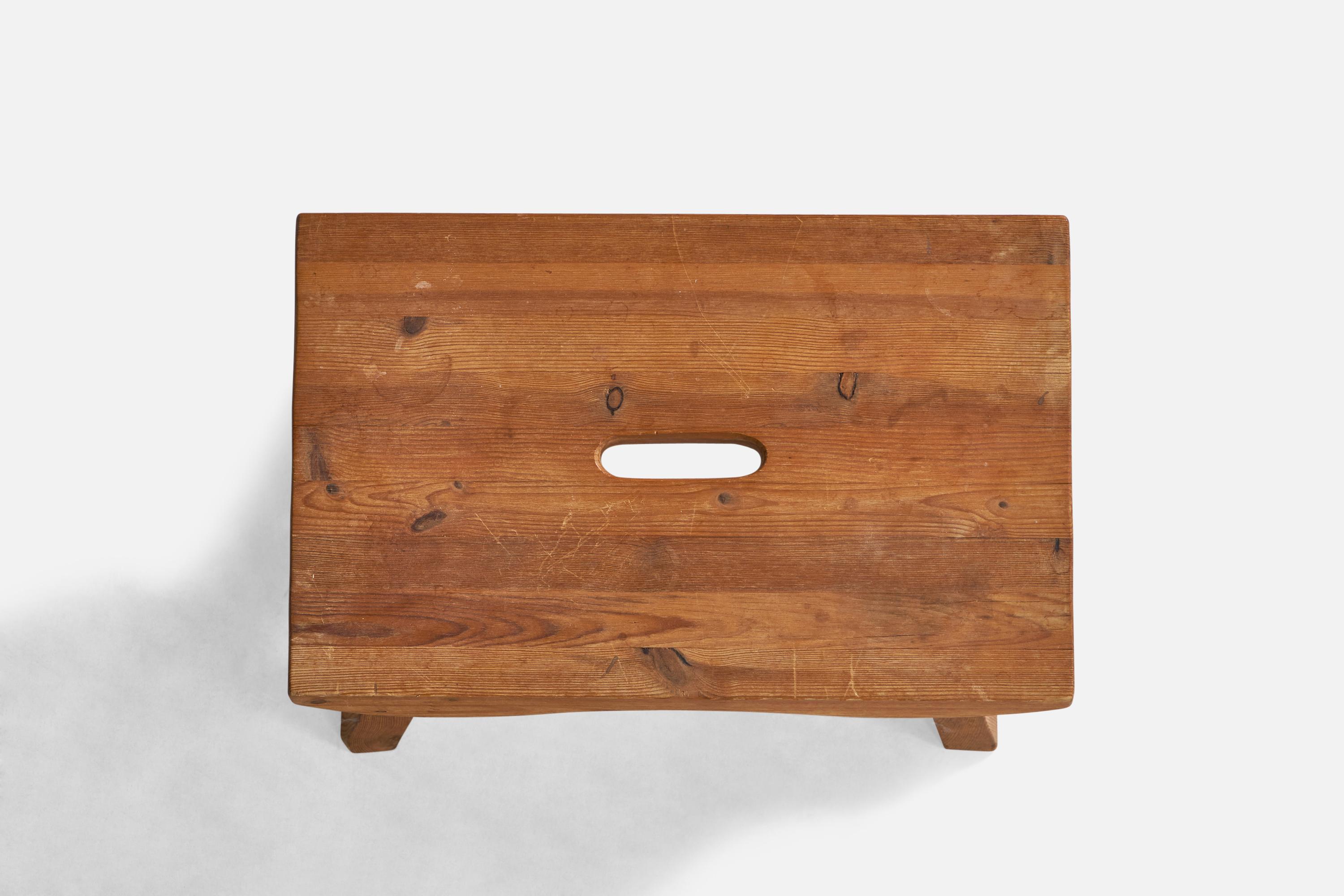 Tabouret de designer suédois, pin, Suède, années 1950 Bon état - En vente à High Point, NC