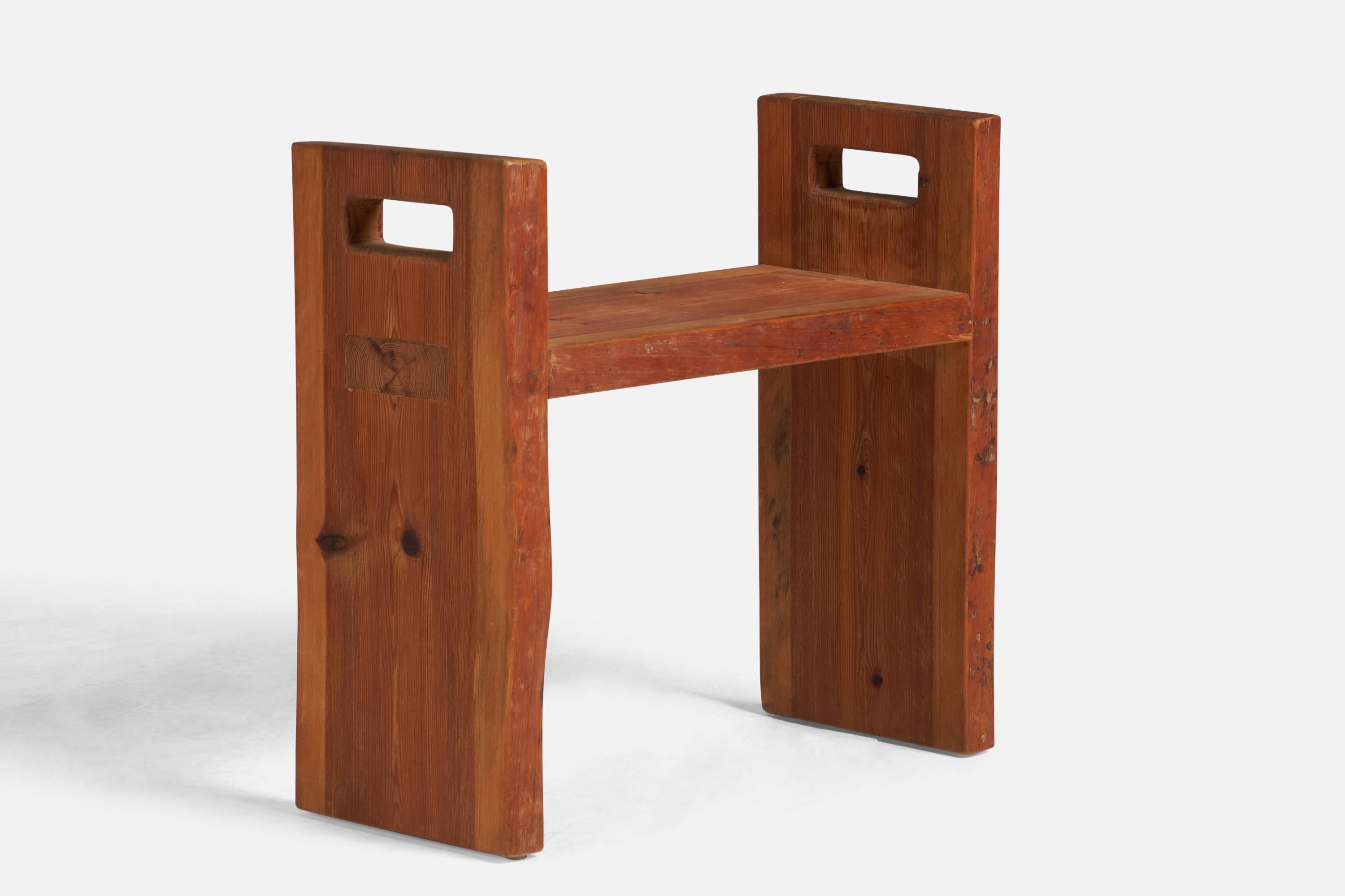 Tabouret en pin conçu et produit en Suède, années 1960.

Hauteur du siège : 18.25