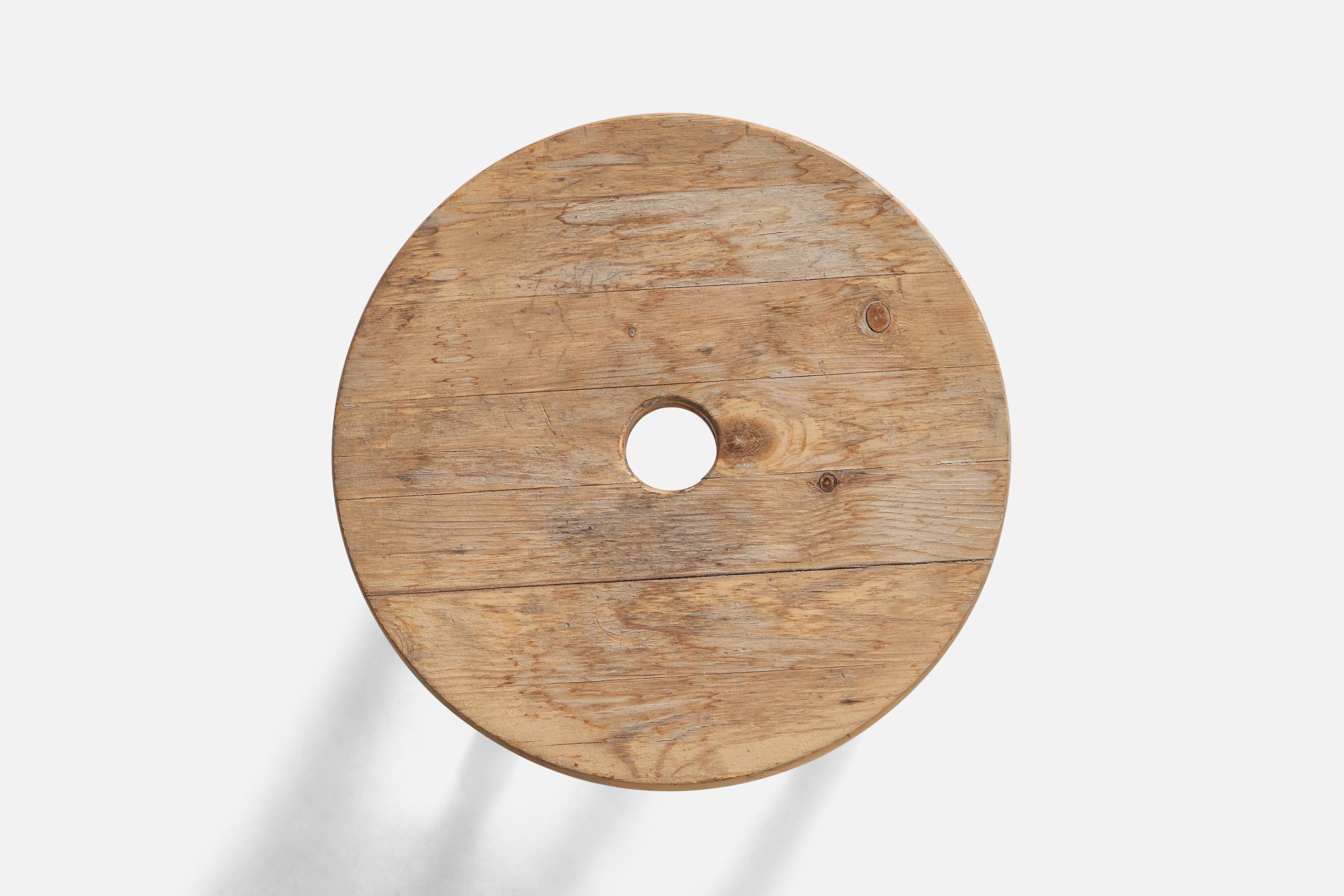 Suédois Tabouret de designer suédois, pin, Suède, années 1960 en vente
