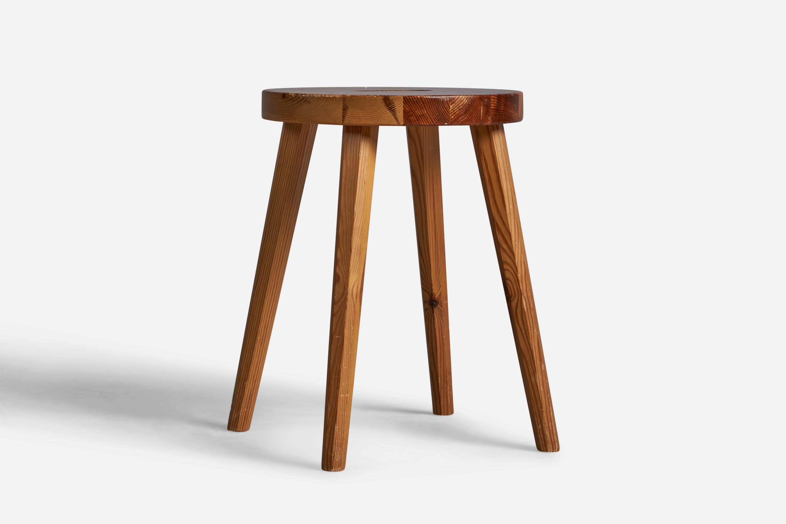 Tabouret en pin massif, conçu et produit en Suède, années 1970.