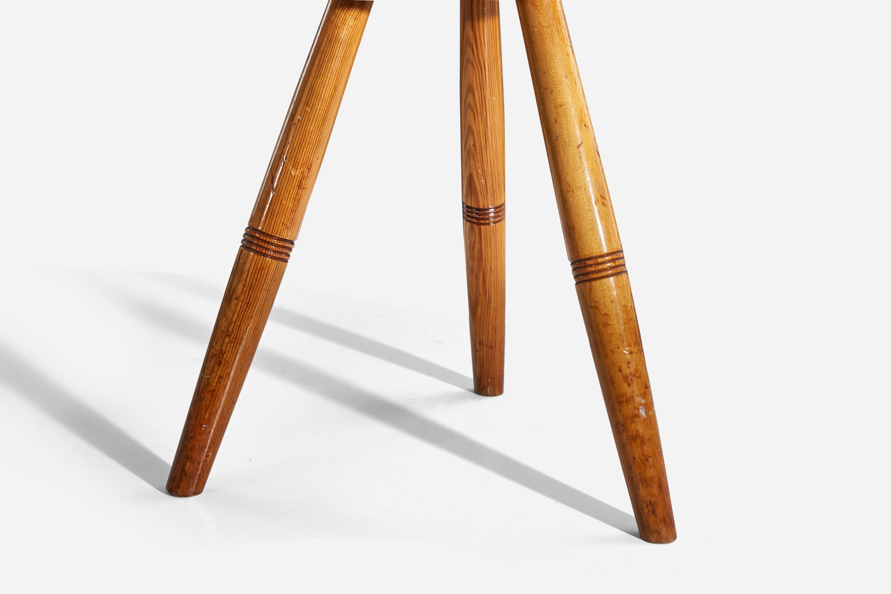 Scandinave moderne Tabouret de designer suédois, pin, Suède, années 1970 en vente