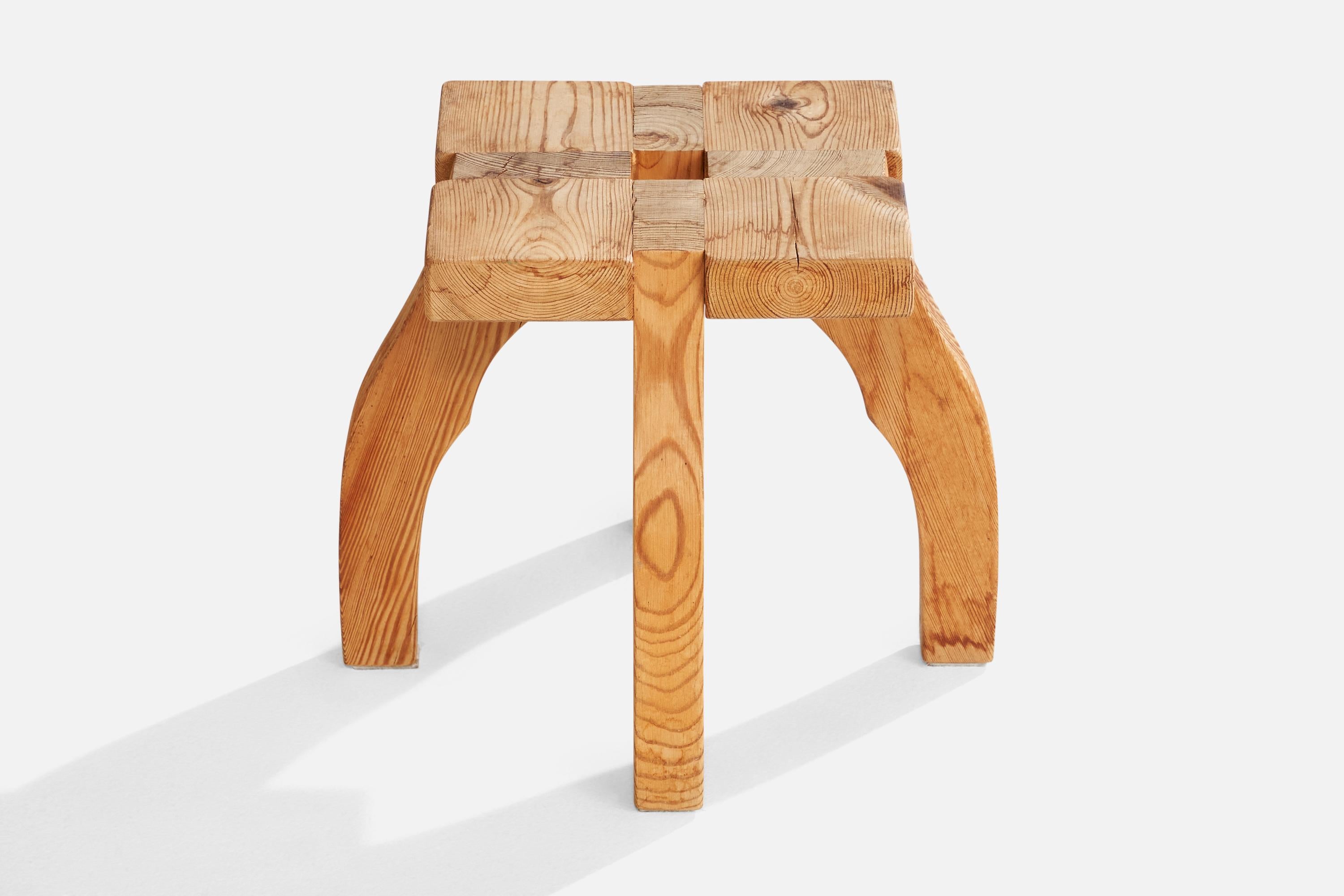 Suédois Tabouret de designer suédois, pin, Suède, années 1970 en vente