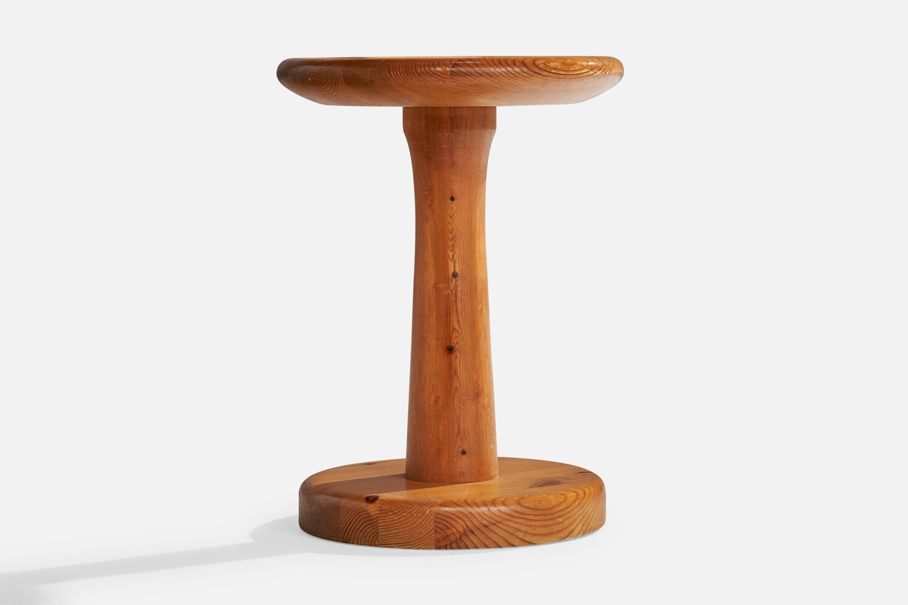 Swedish Designer, Stool, Pine, Sweden, 1970s In Good Condition For Sale In High Point, NC