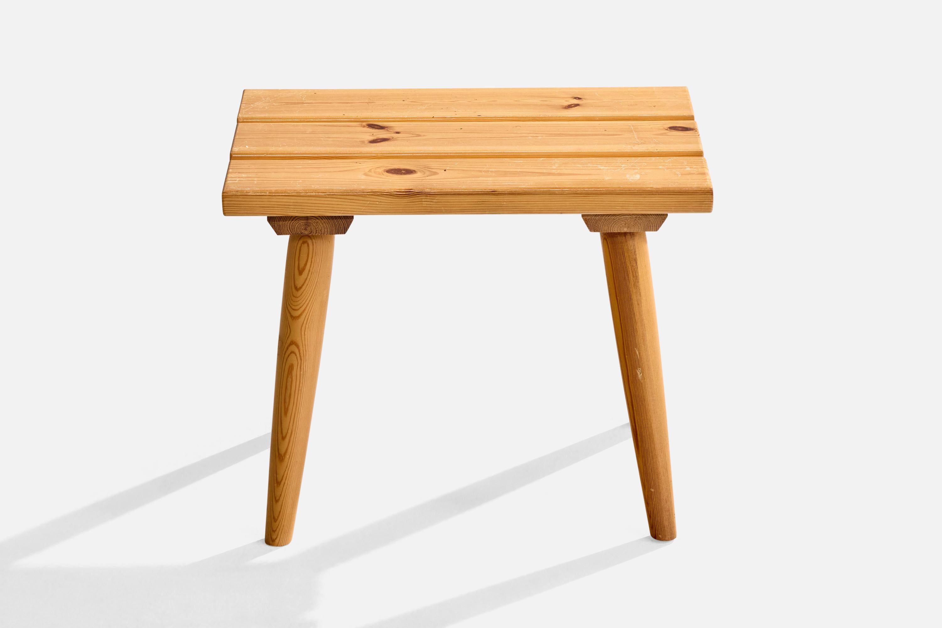 Mid-Century Modern Tabouret de designer suédois, pin, Suède, années 1970 en vente