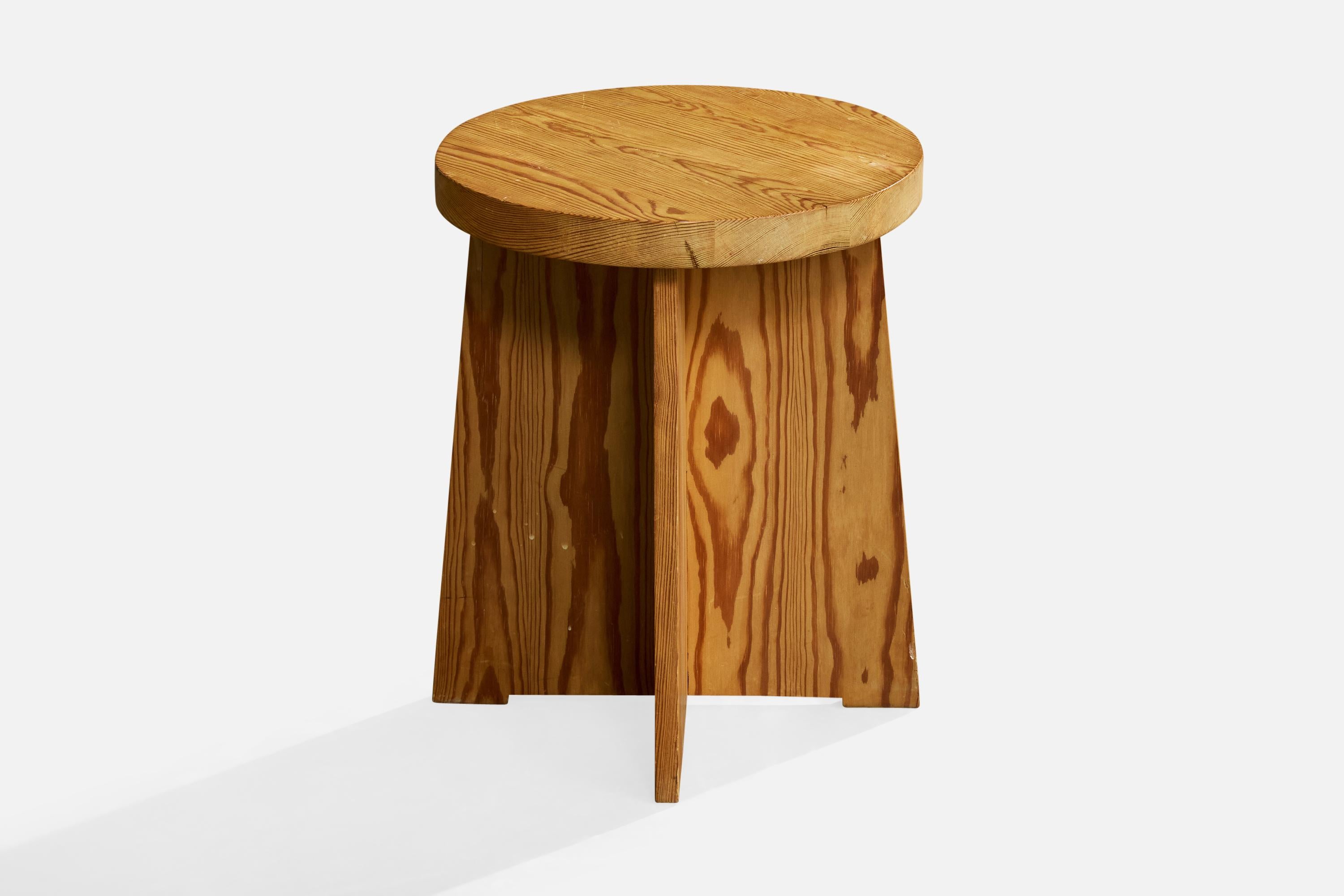 Swedish Designer, Stool, Pine, Sweden, 1970s (Moderne der Mitte des Jahrhunderts) im Angebot
