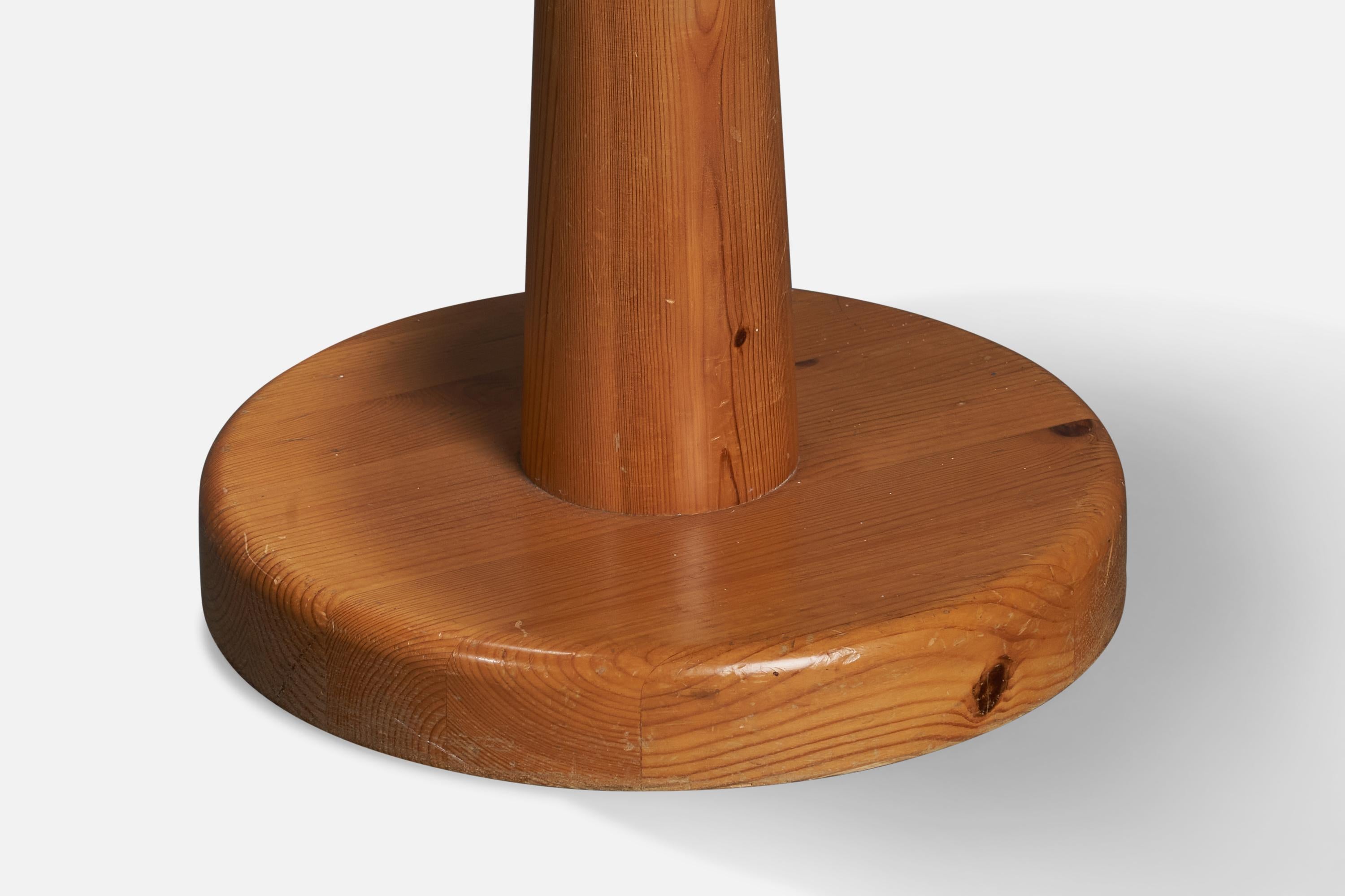 Tabouret de designer suédois, pin, Suède, années 1970 État moyen - En vente à High Point, NC
