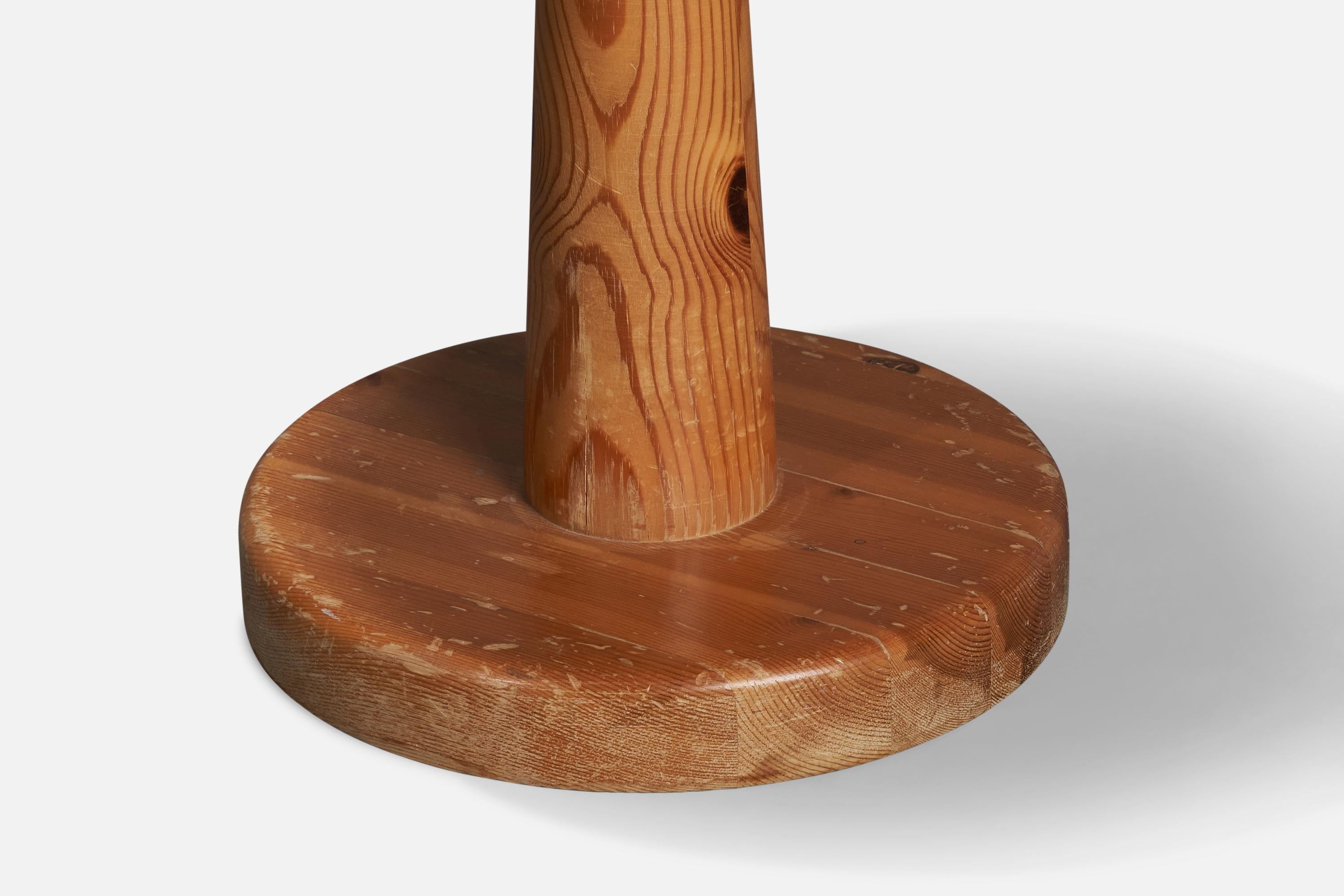 Tabouret de designer suédois, pin, Suède, années 1970 Bon état - En vente à High Point, NC