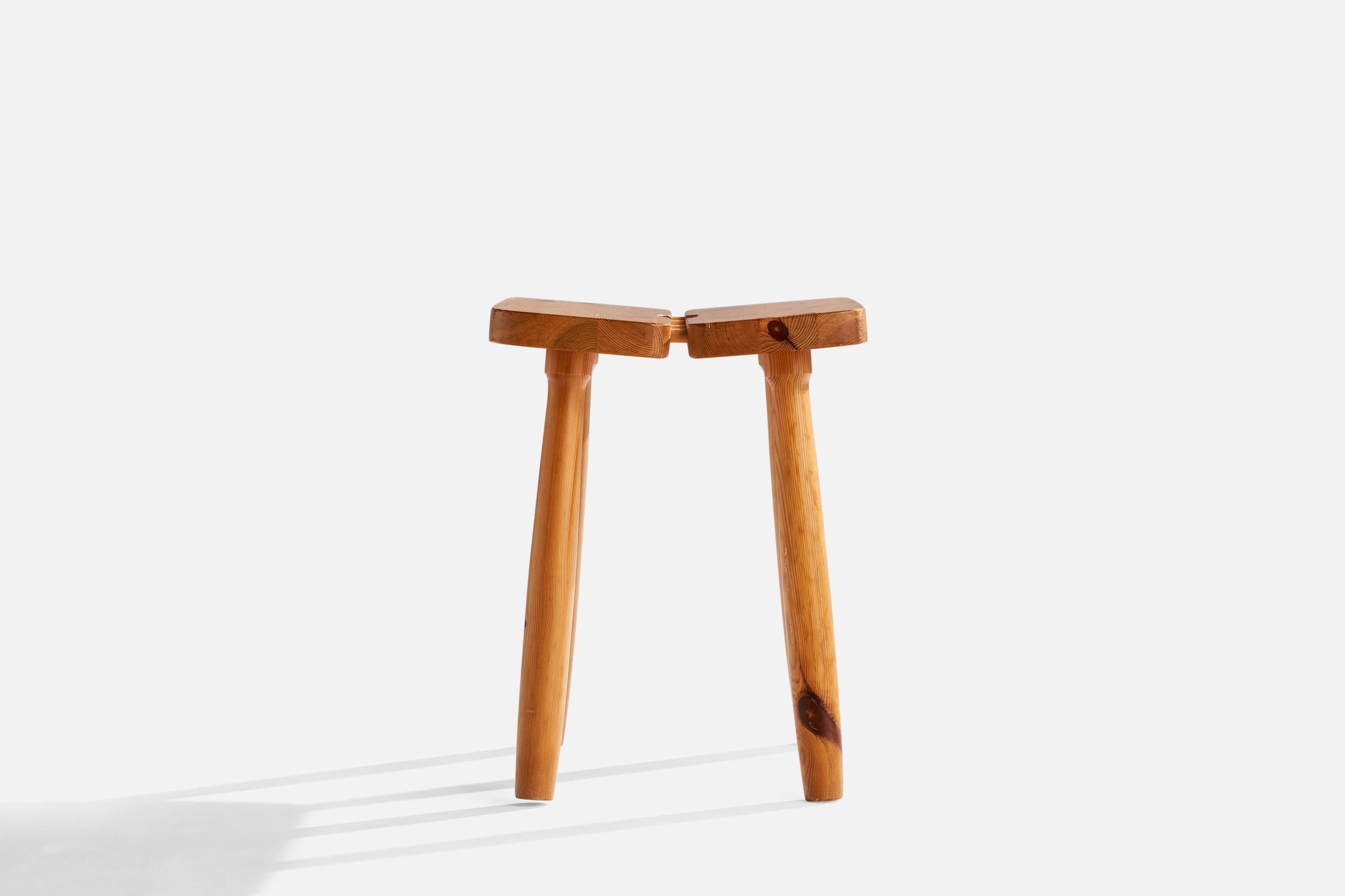 Tabouret de designer suédois, pin, Suède, années 1970 Bon état - En vente à High Point, NC