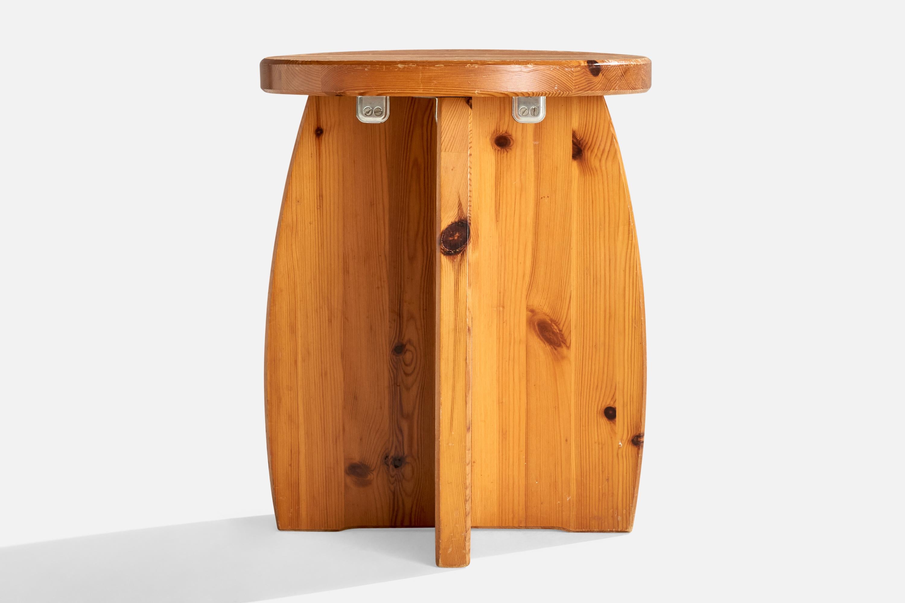 Tabouret de designer suédois, pin, Suède, années 1970 Bon état - En vente à High Point, NC