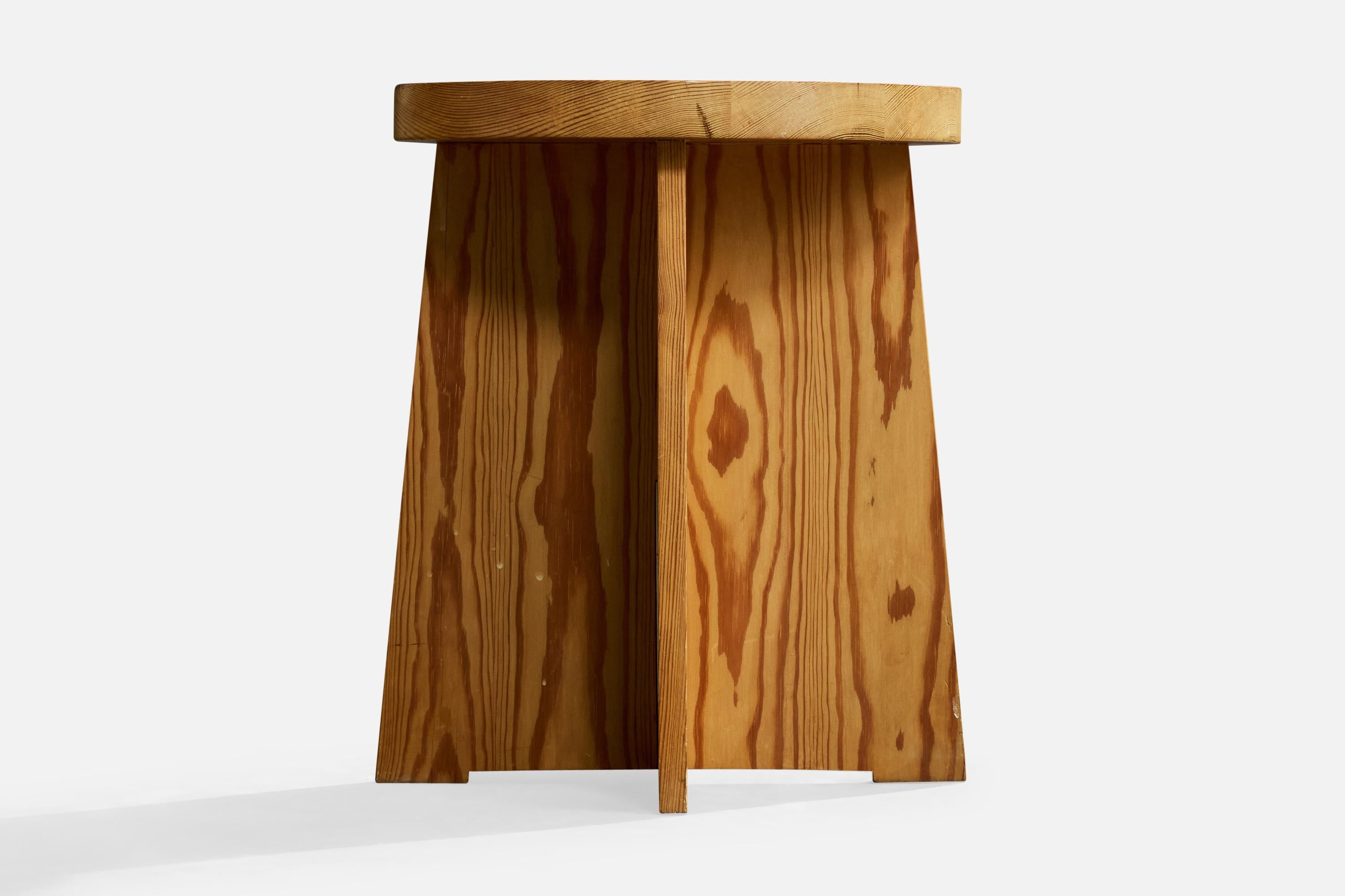 Swedish Designer, Stool, Pine, Sweden, 1970s (Schwedisch) im Angebot