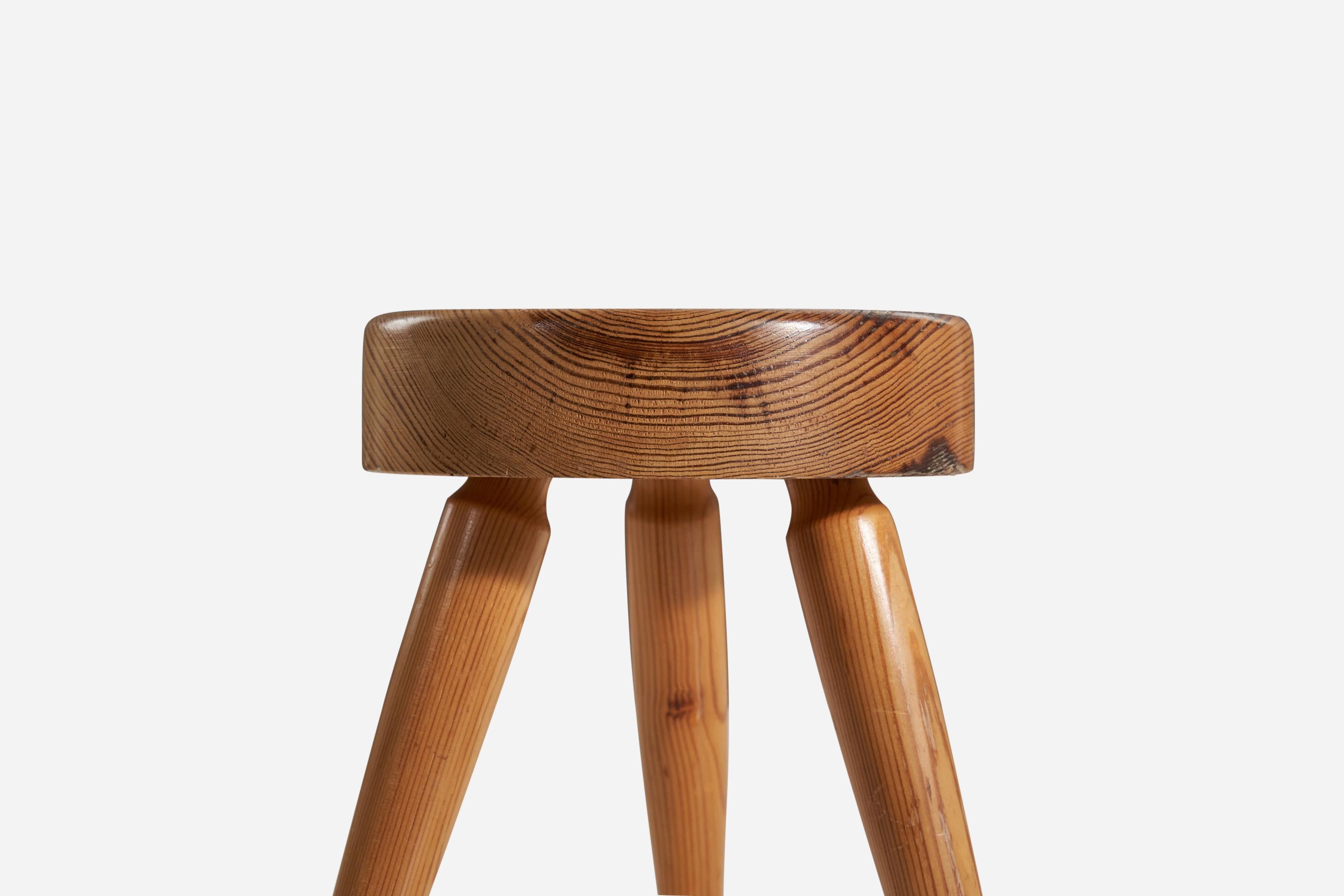 Tabouret de designer suédois, pin, Suède, années 1970 Bon état - En vente à High Point, NC
