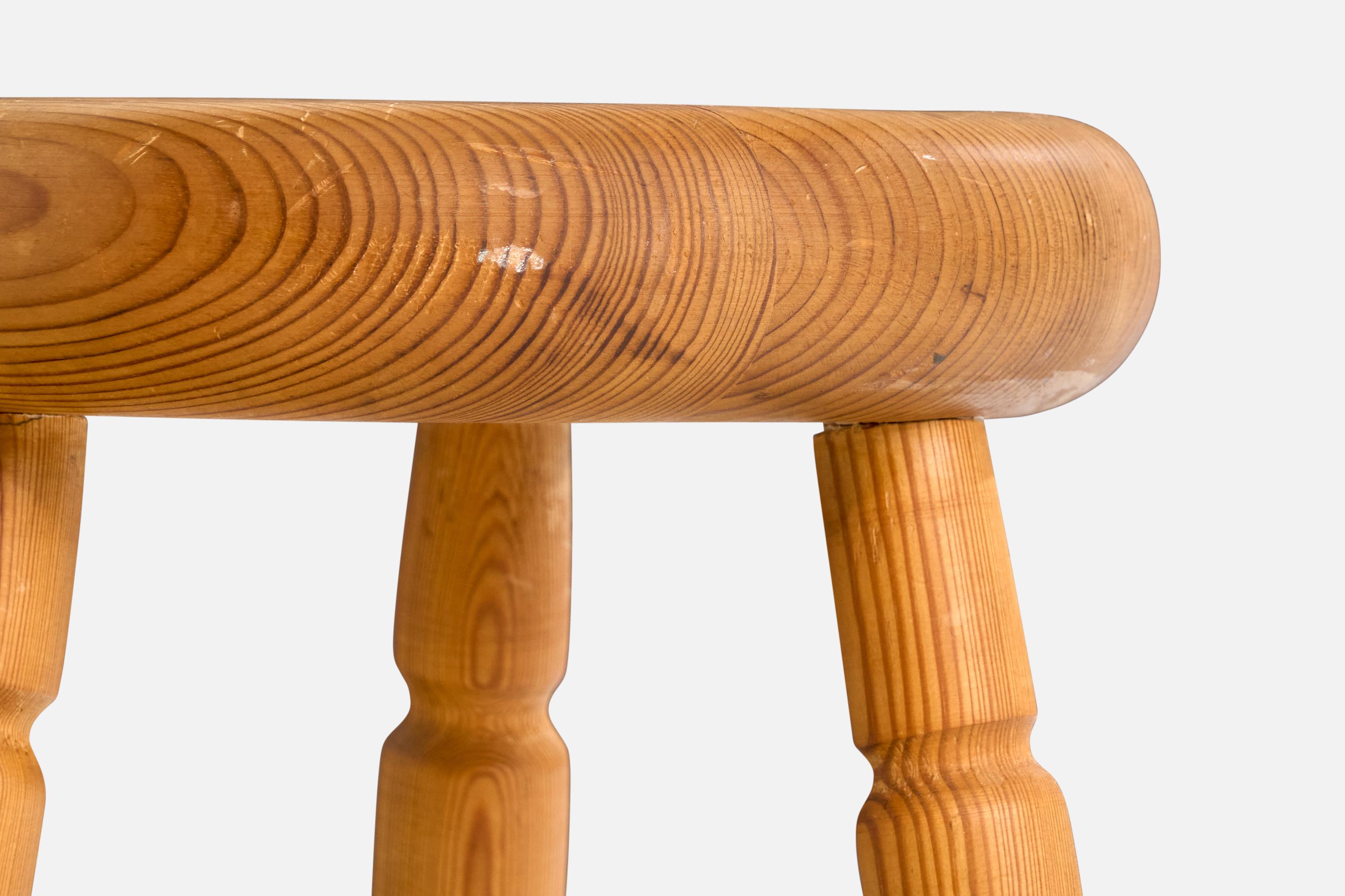 Tabouret de designer suédois, pin, Suède, années 1970 Bon état - En vente à High Point, NC