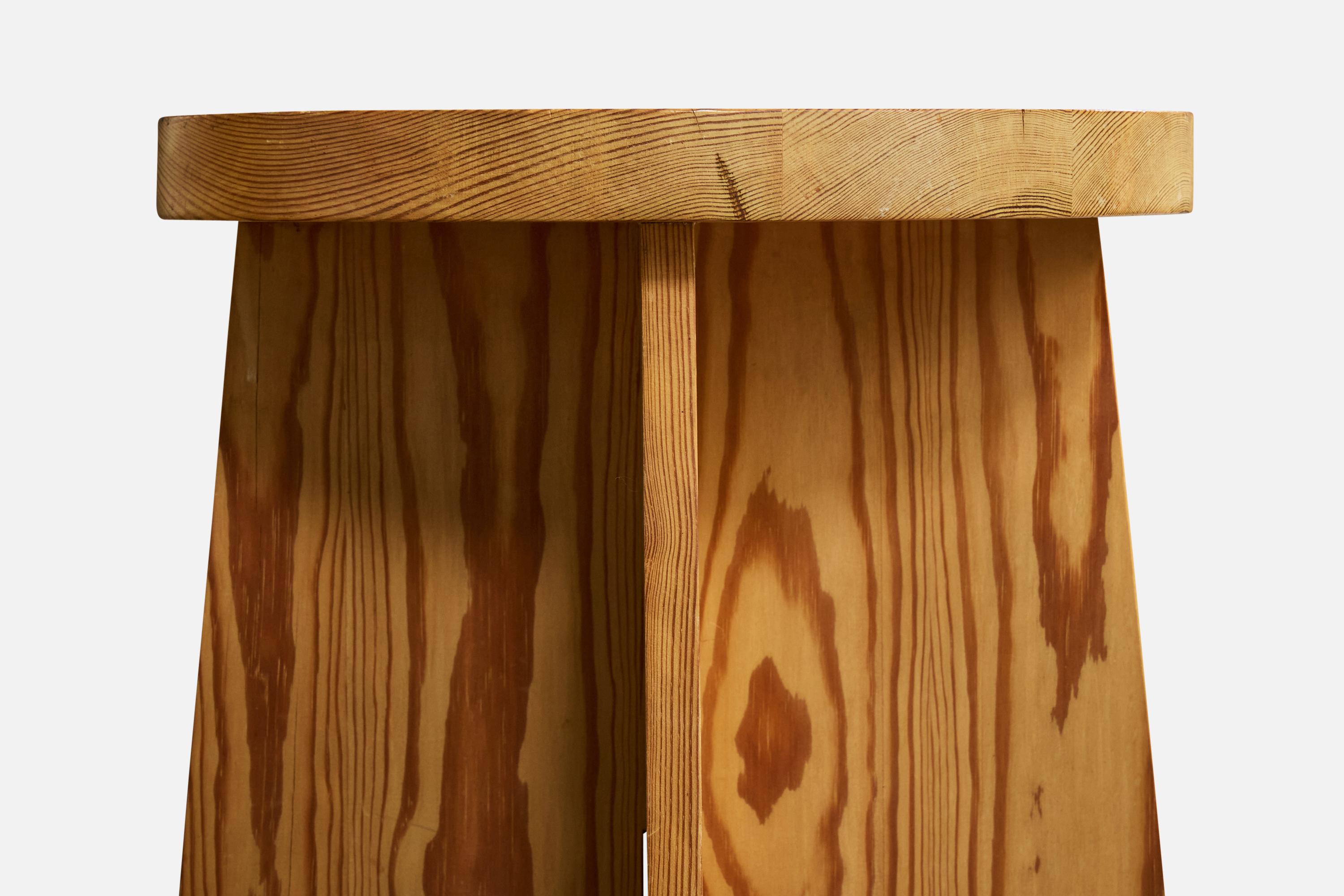 Swedish Designer, Stool, Pine, Sweden, 1970s im Zustand „Relativ gut“ im Angebot in High Point, NC