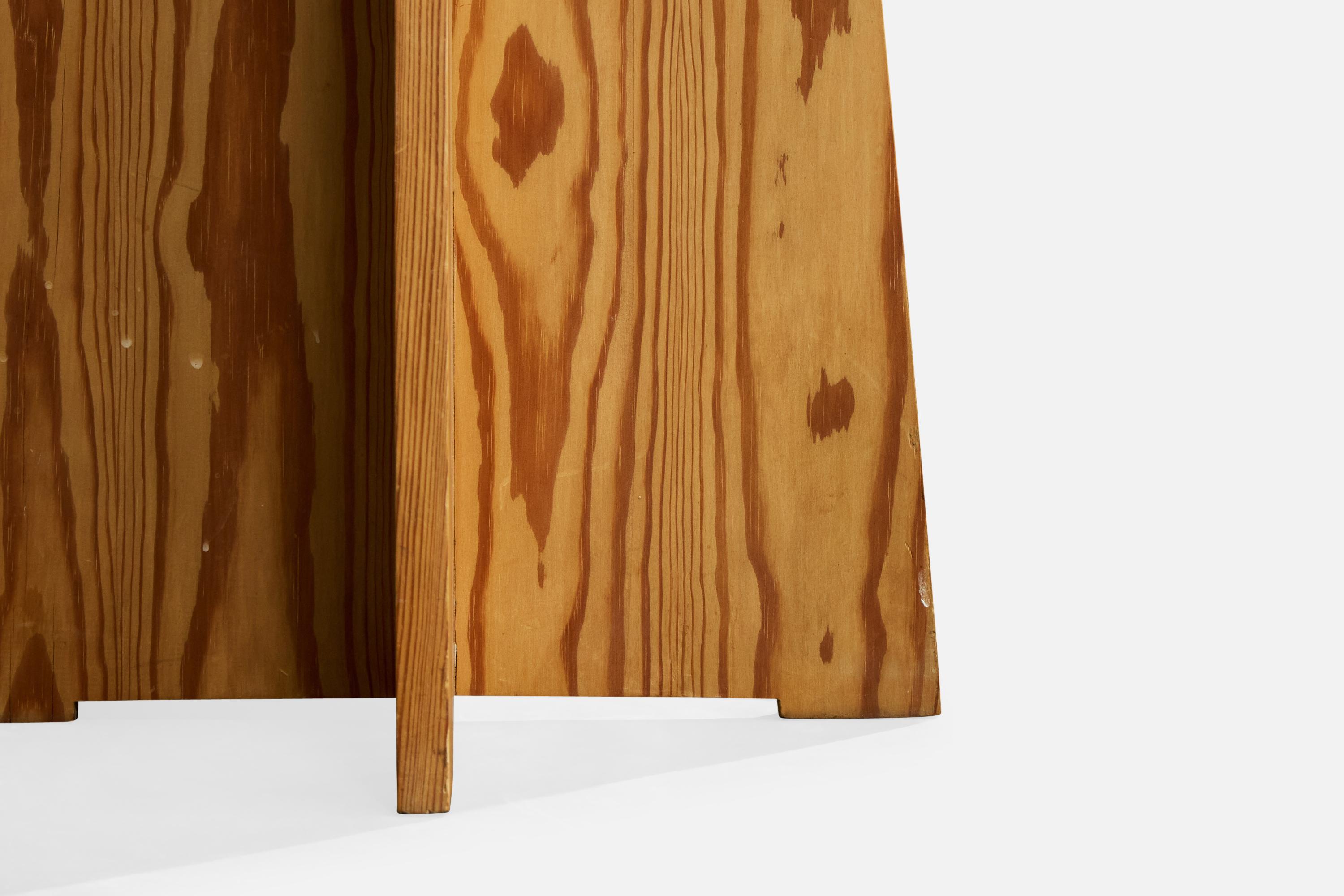 Swedish Designer, Stool, Pine, Sweden, 1970s (Ende des 20. Jahrhunderts) im Angebot