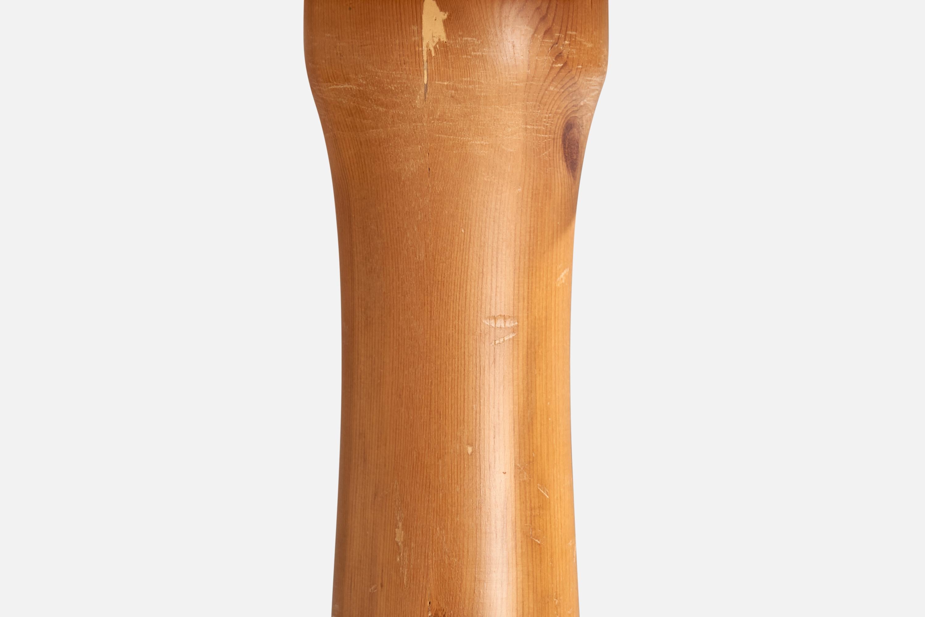 Tabouret de designer suédois, pin, Suède, années 1970 en vente 1