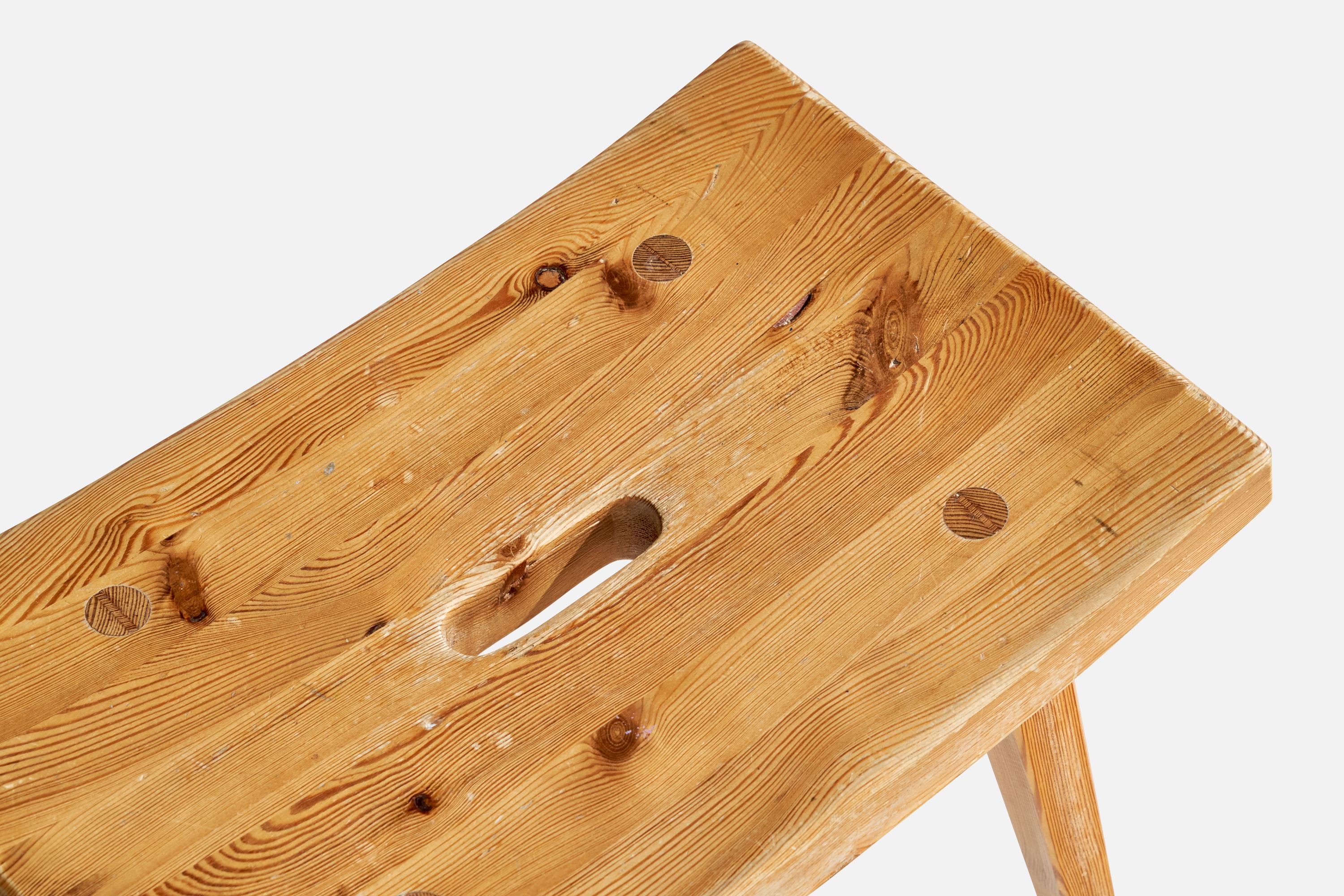 Tabouret de designer suédois, pin, Suède, années 1970 en vente 1