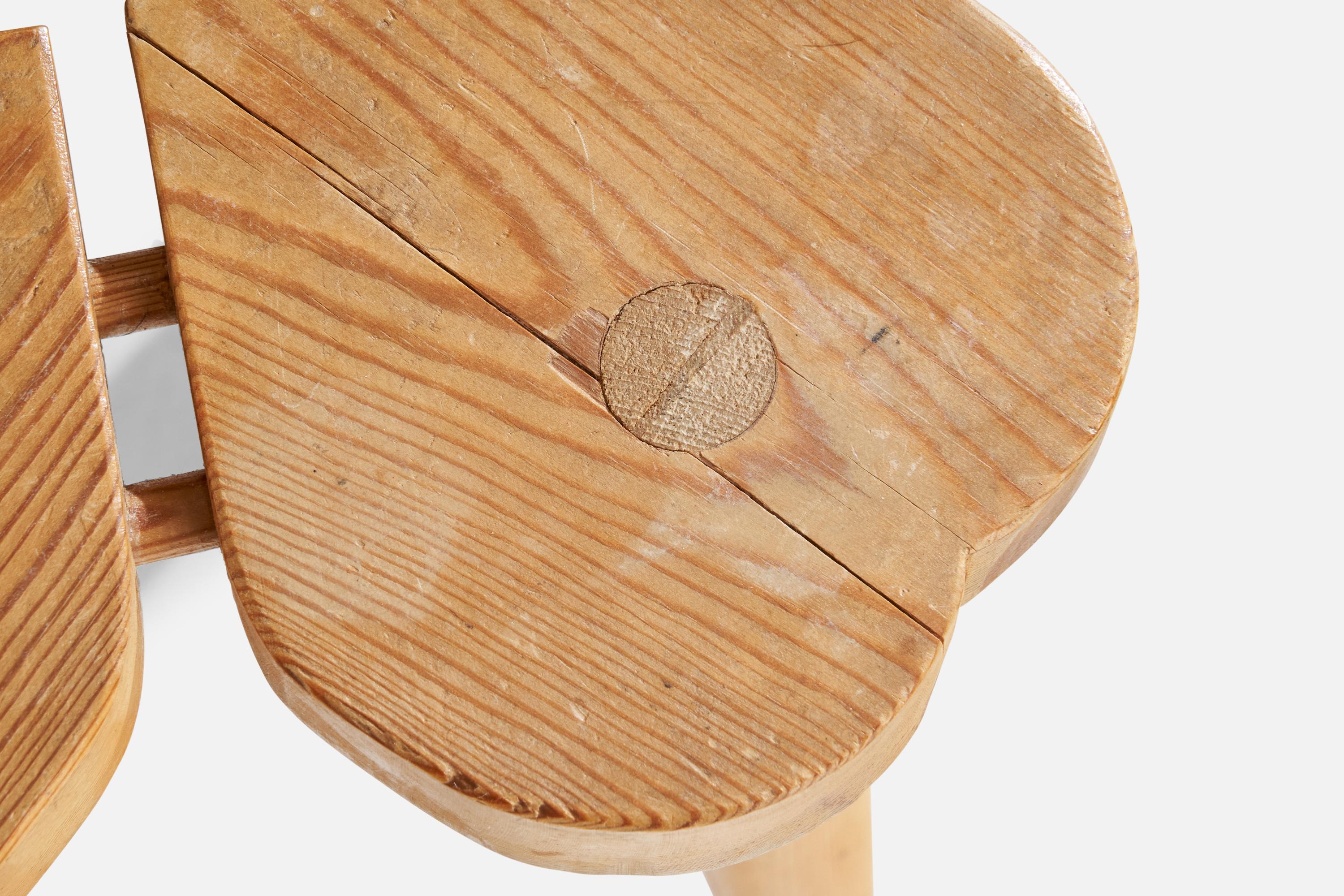 Tabouret de designer suédois, pin, Suède, années 1970 en vente 1