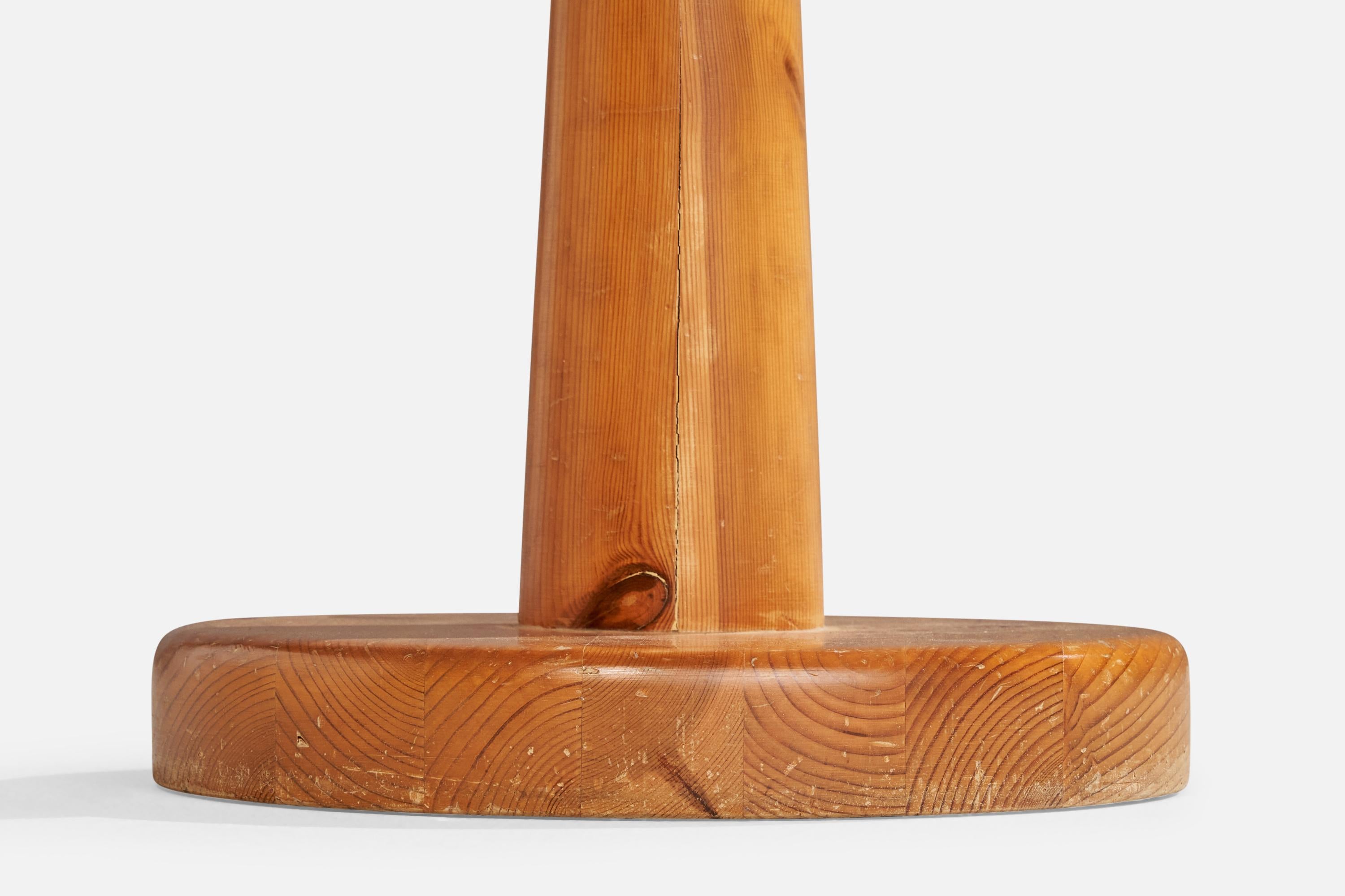 Tabouret de designer suédois, pin, Suède, années 1970 en vente 1