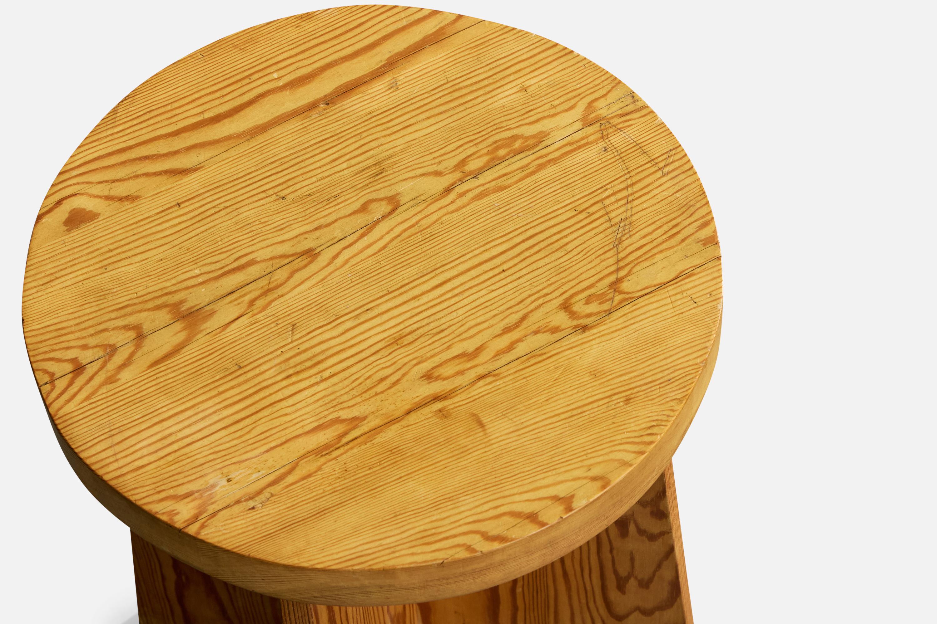 Swedish Designer, Stool, Pine, Sweden, 1970s (Kiefernholz) im Angebot