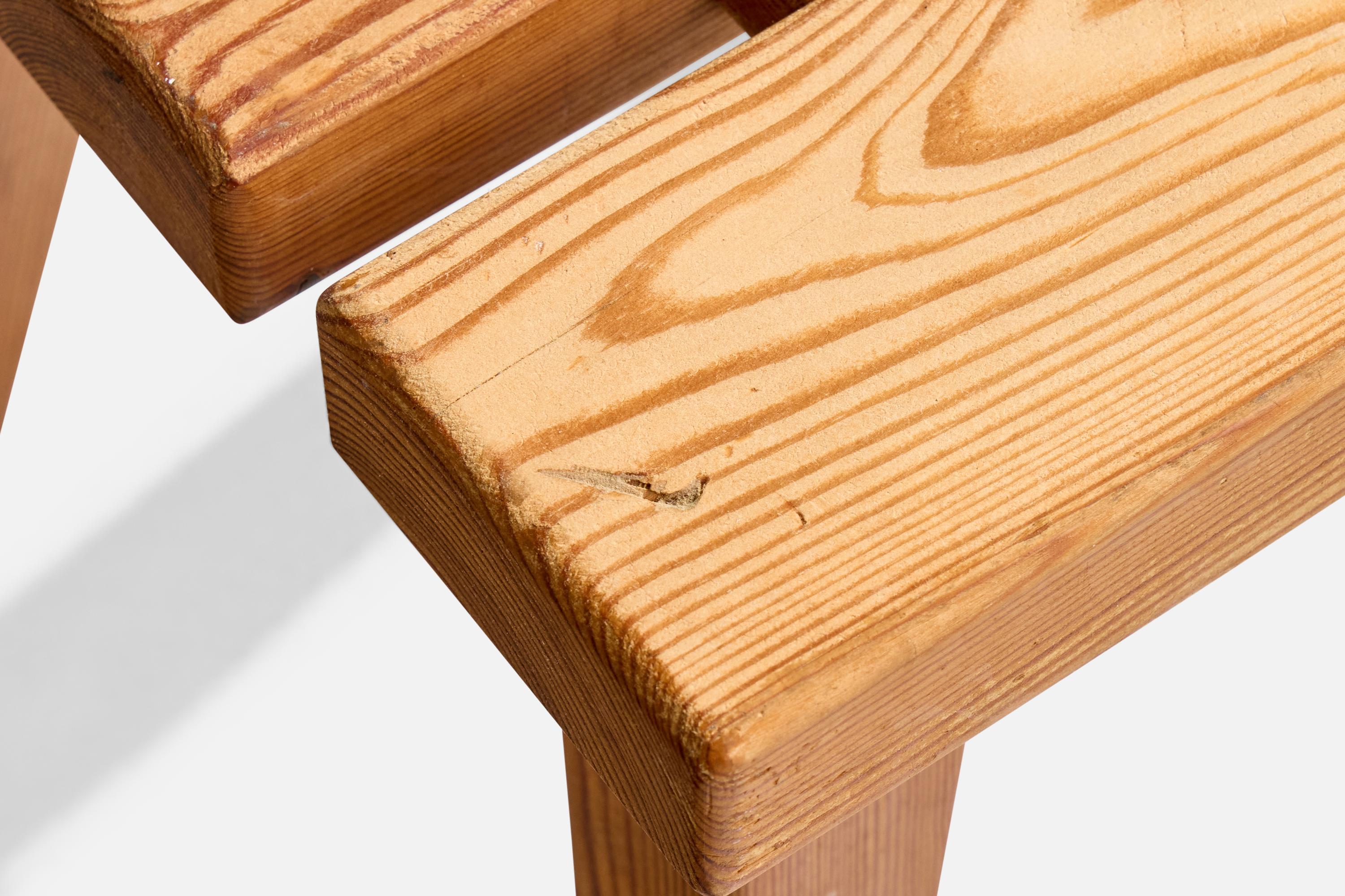 Tabouret de designer suédois, pin, Suède, années 1970 en vente 1