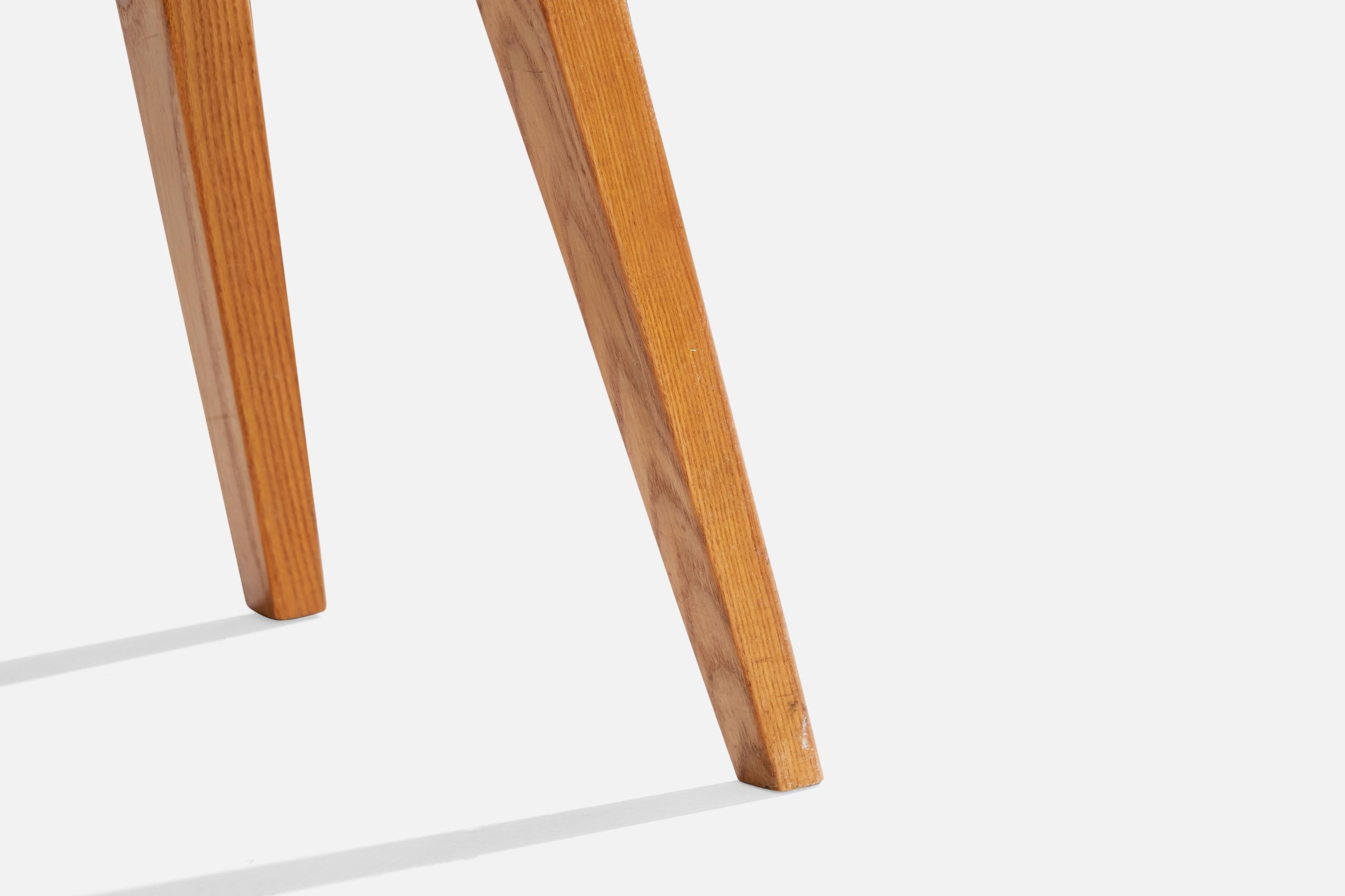 Cuir de mouton Designer suédois, tabouret, shearling, Oak, Suède, années 1940 en vente