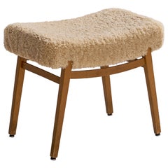 Sgabello di design svedese, shearling, rovere, Svezia, anni '50