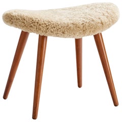 Designer suédois, tabouret, peau de mouton, teck, Suède, années 1950