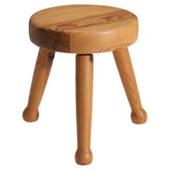 Tabouret de designer suédois, pin tourné massif, années 1970